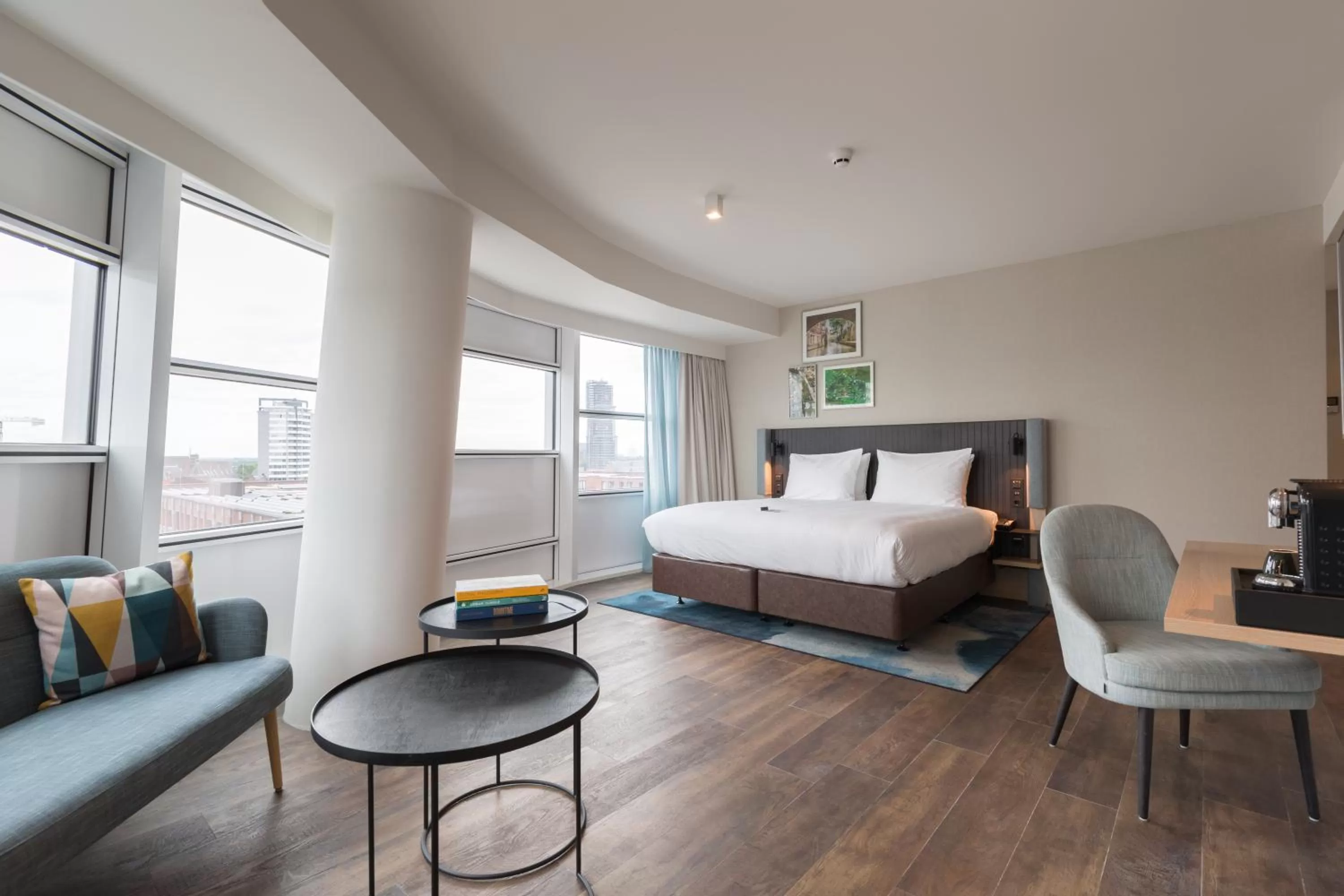 Coffee/tea facilities, Bed in Crowne Plaza Utrecht - Central Station by IHG