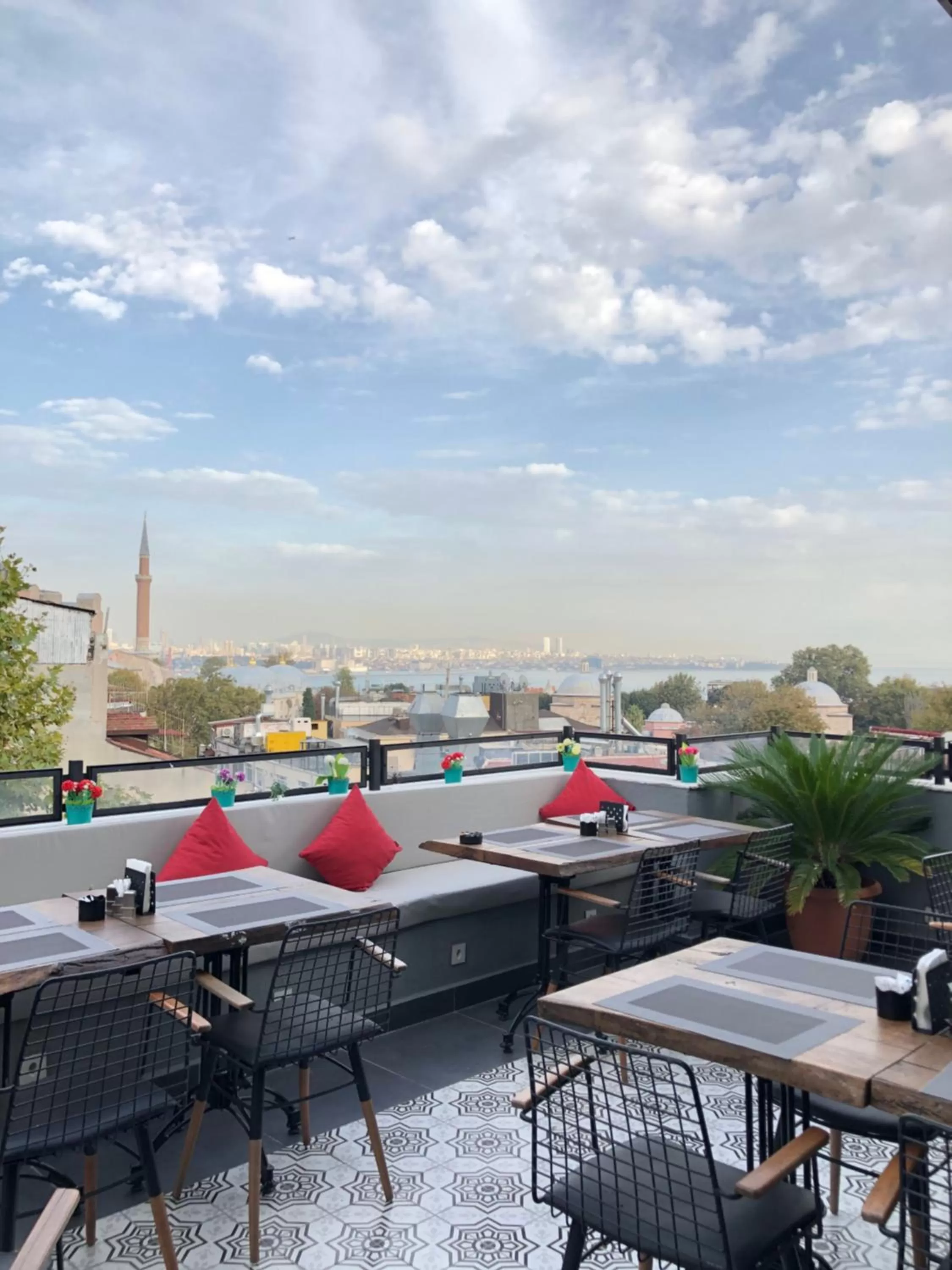 Restaurant/places to eat in Nomade Old City Hotel