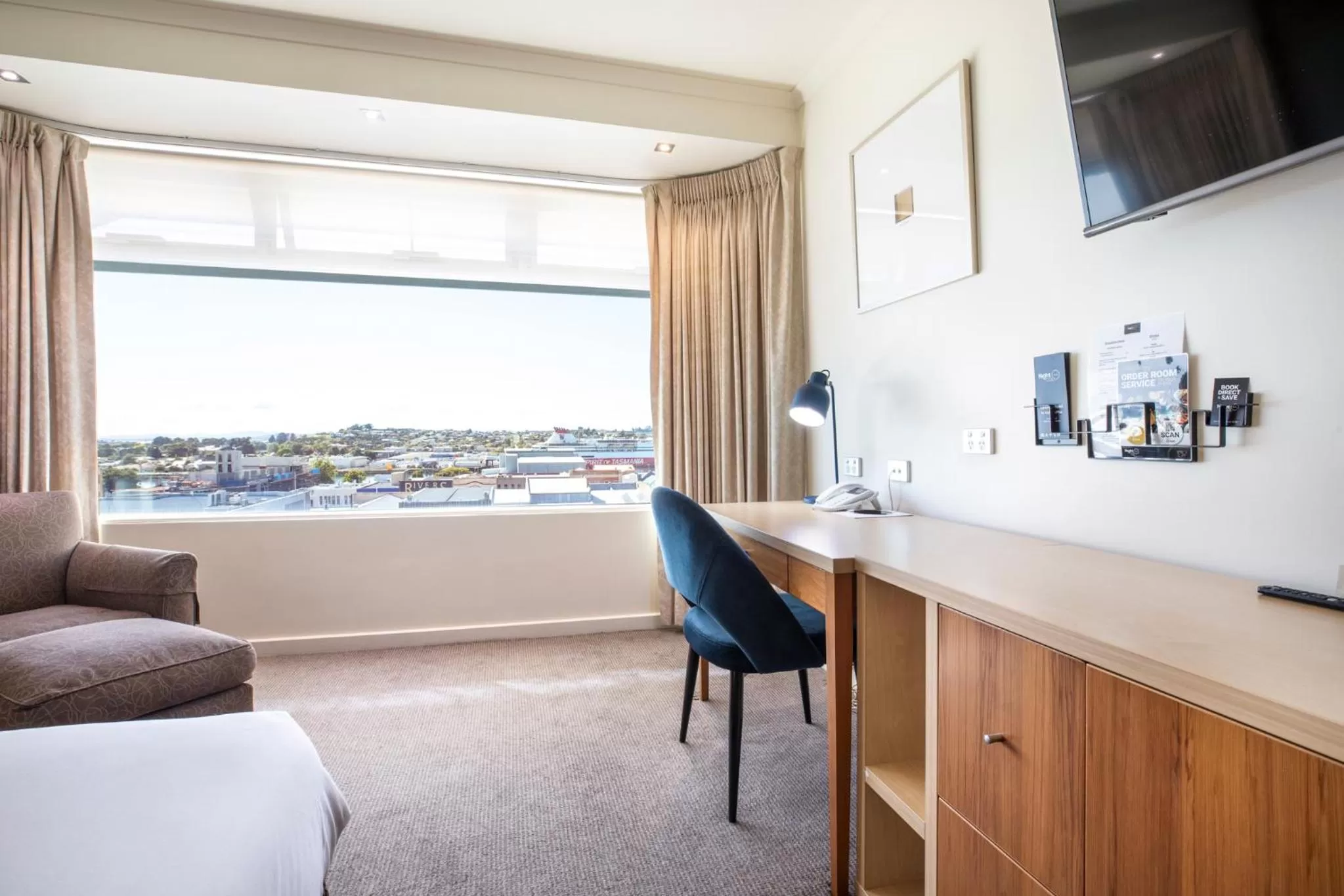 View (from property/room), Bed in Nightelier Devonport Gateway Hotel