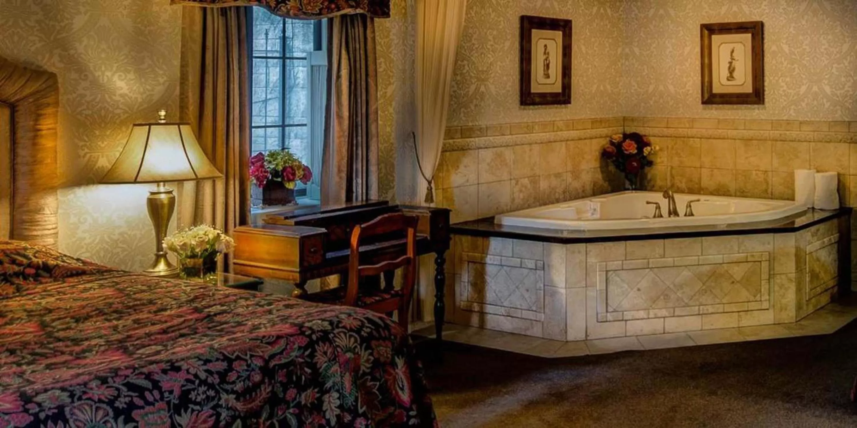 Bath, Bed in Red Coach Inn