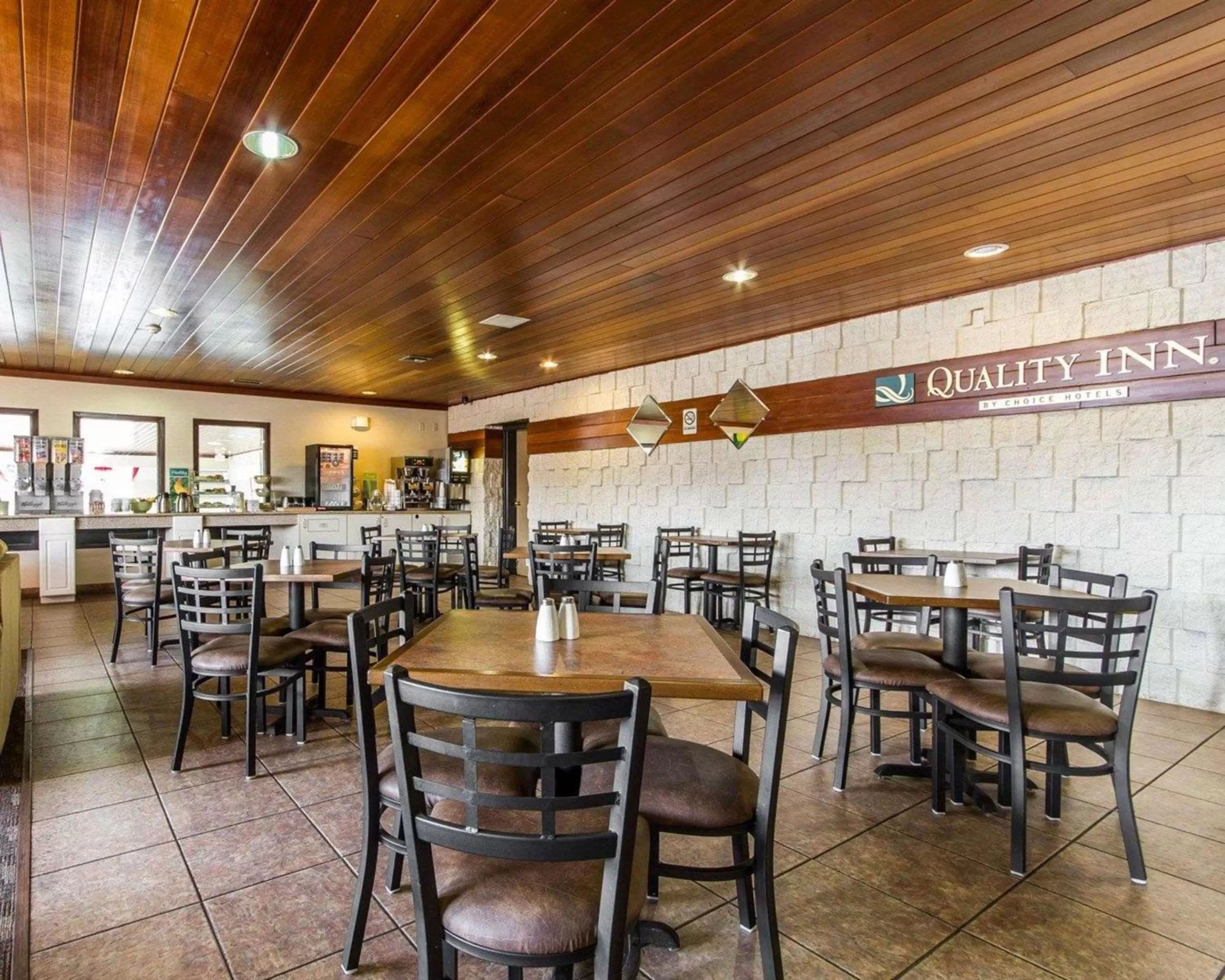Restaurant/places to eat in Quality Inn La Crosse North