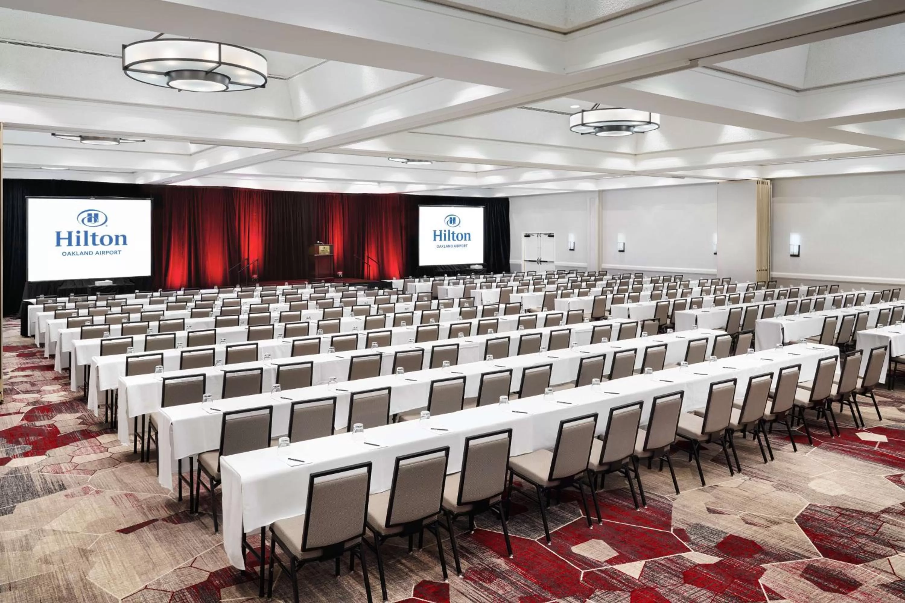 Meeting/conference room in Hilton Oakland Airport