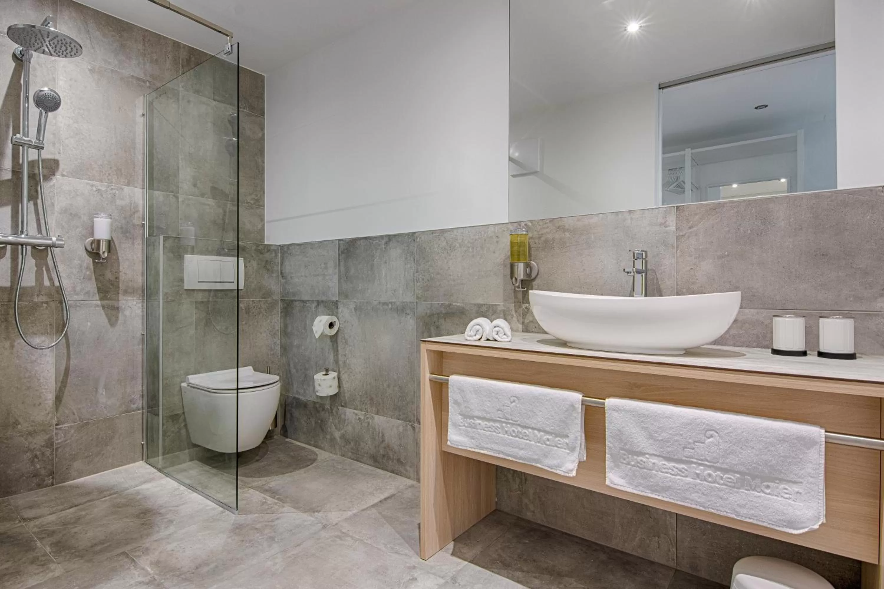 Bathroom in Business Hotel Maier - kontaktloser Check-in