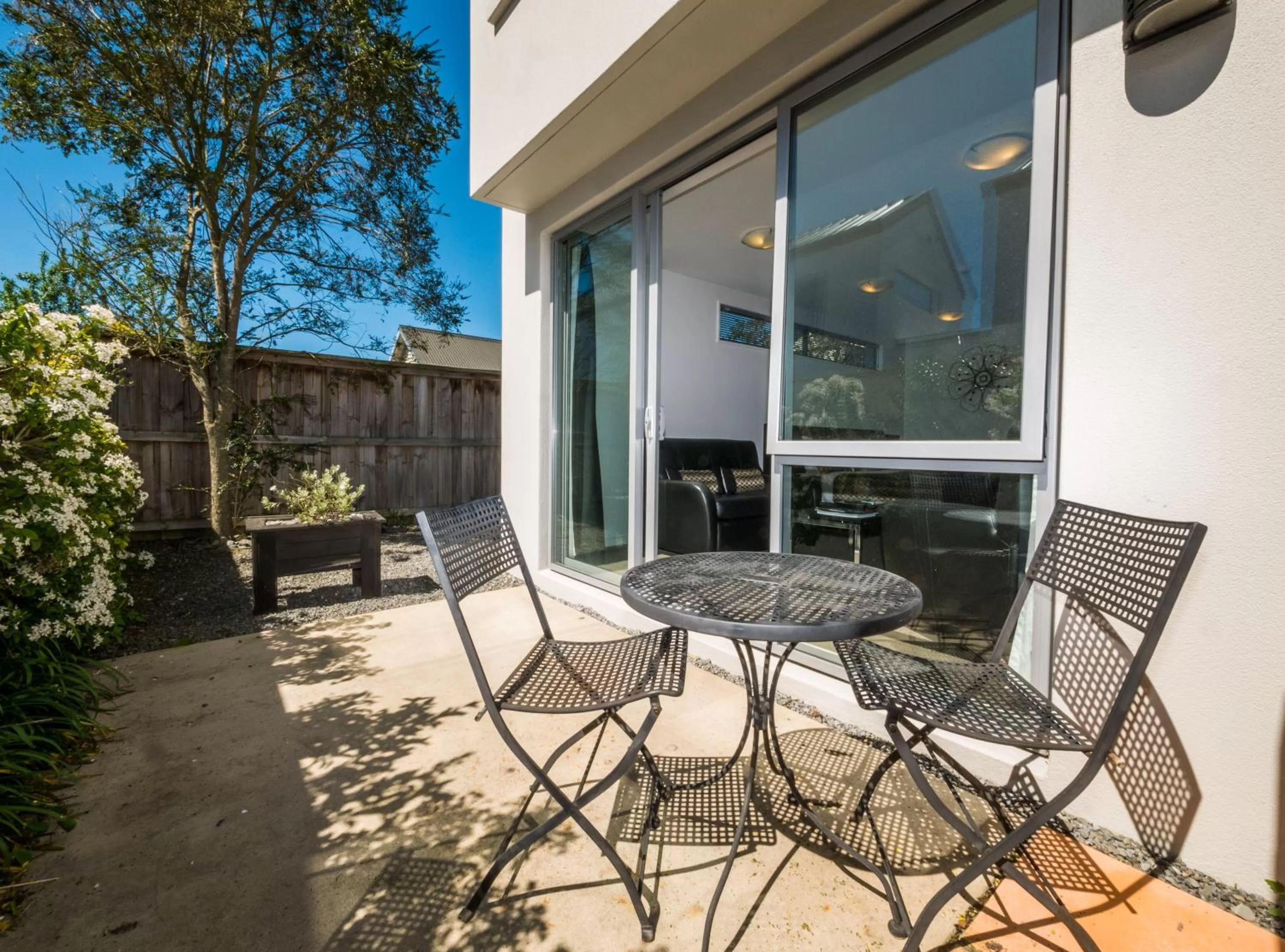Patio in Bellano Motel Suites