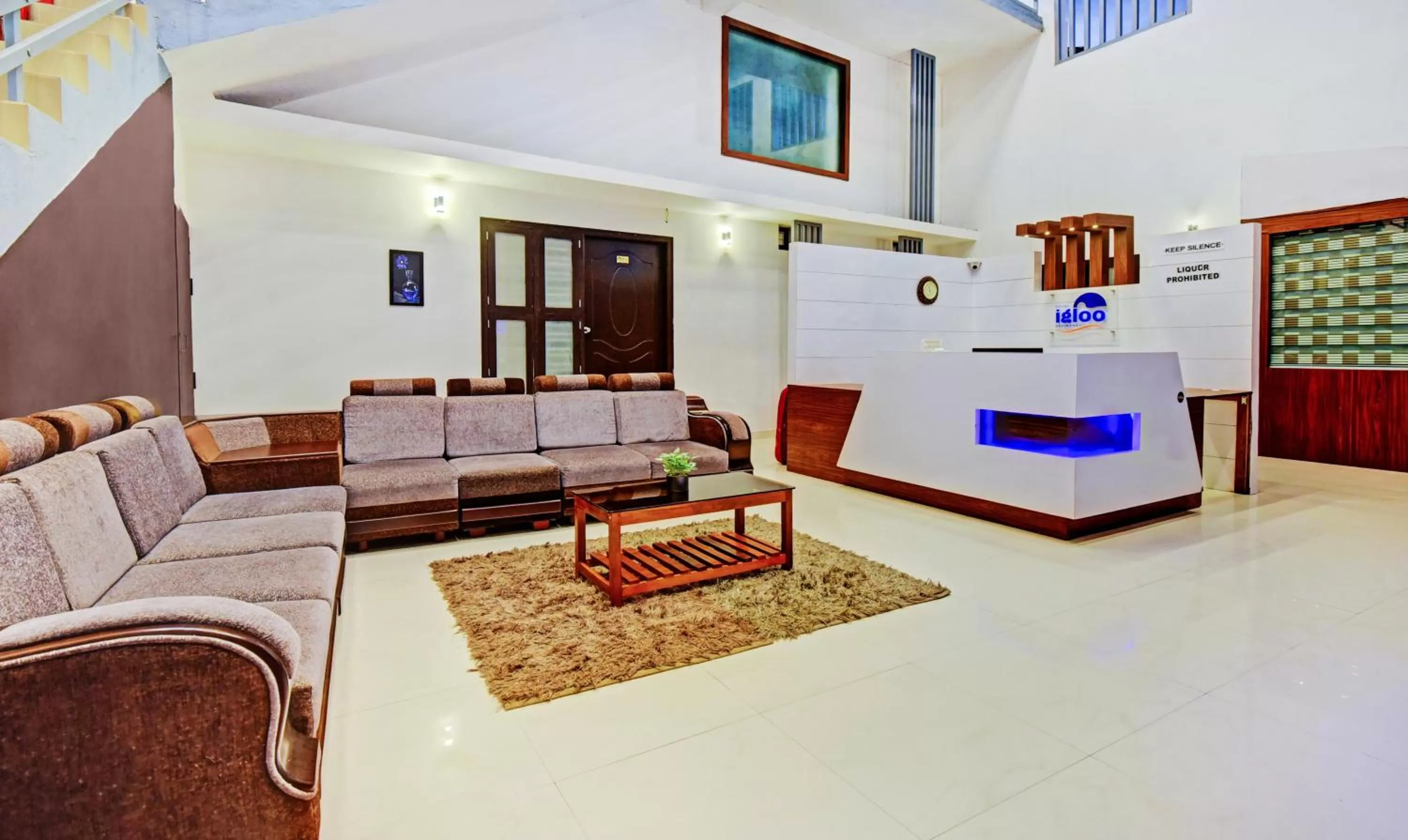 Lobby or reception in Itsy Hotels Igloo Residency, 400 Meters From Raja Seat Garden