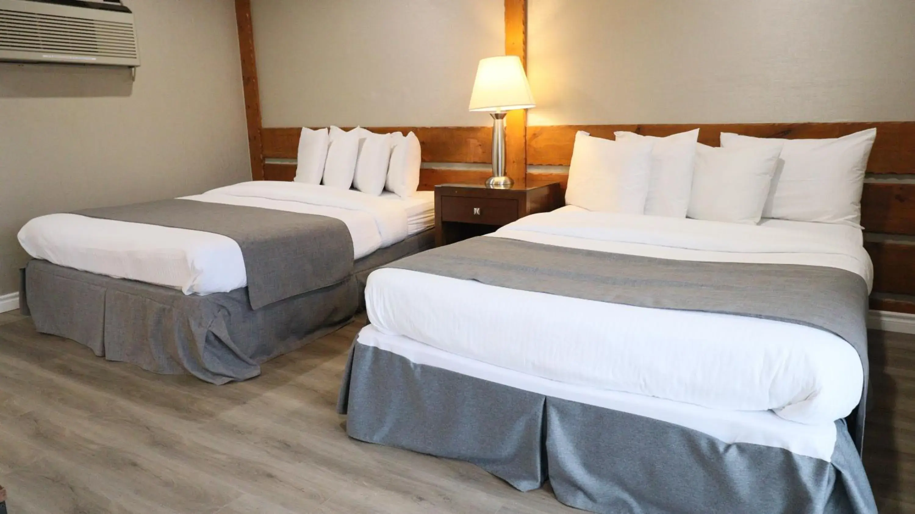 Family Room with 2 Queen Beds (Lake View) in Algonquin Lakeside Inn Family Room with 2 Queen Beds (Lake View) in Algonquin Lakeside Inn