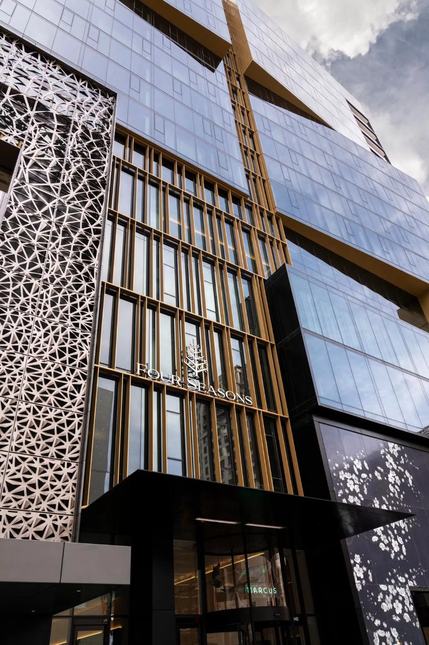 Property building in Four Seasons Hotel Montreal