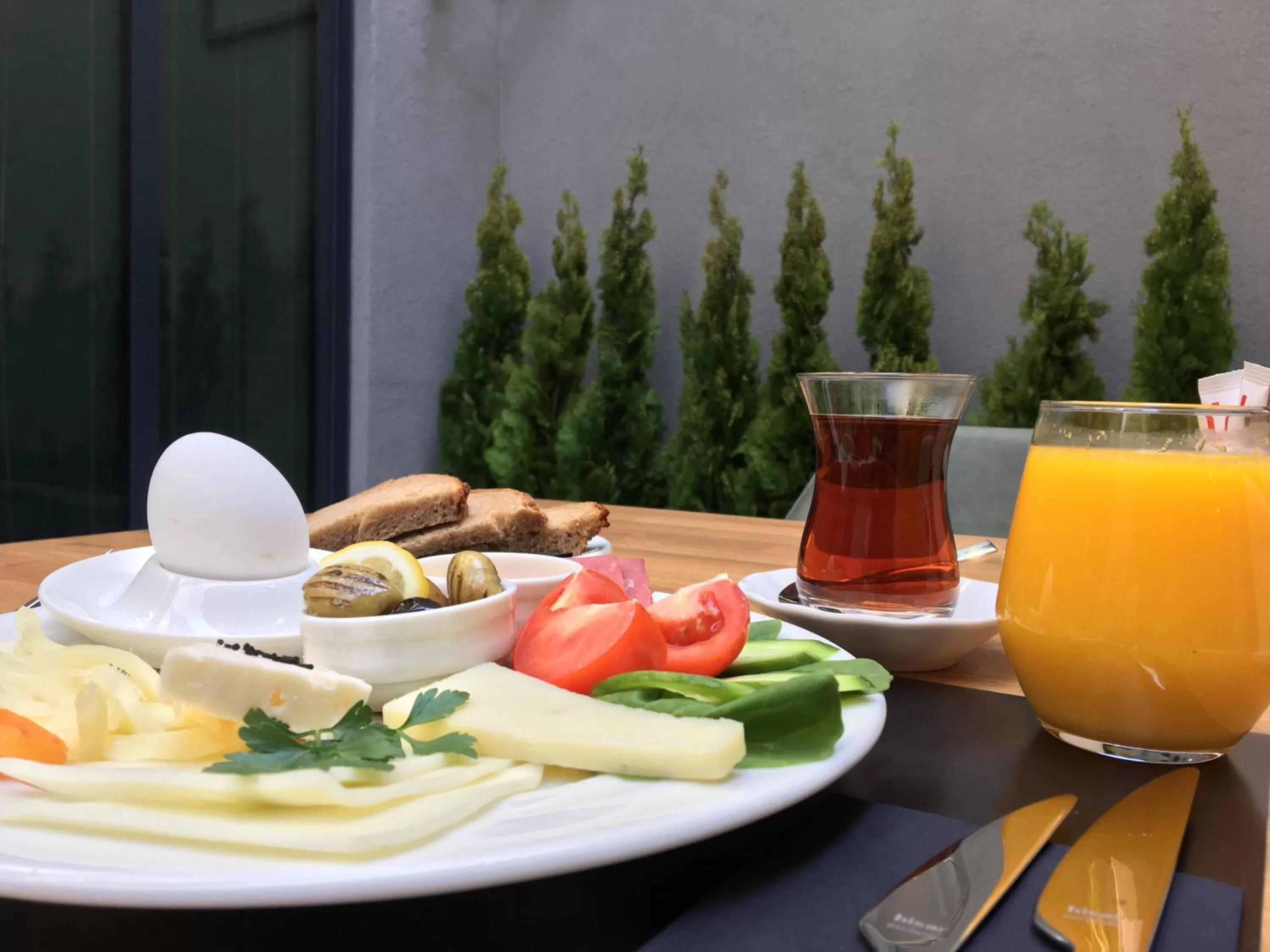 Restaurant/places to eat in Four-G Hotel