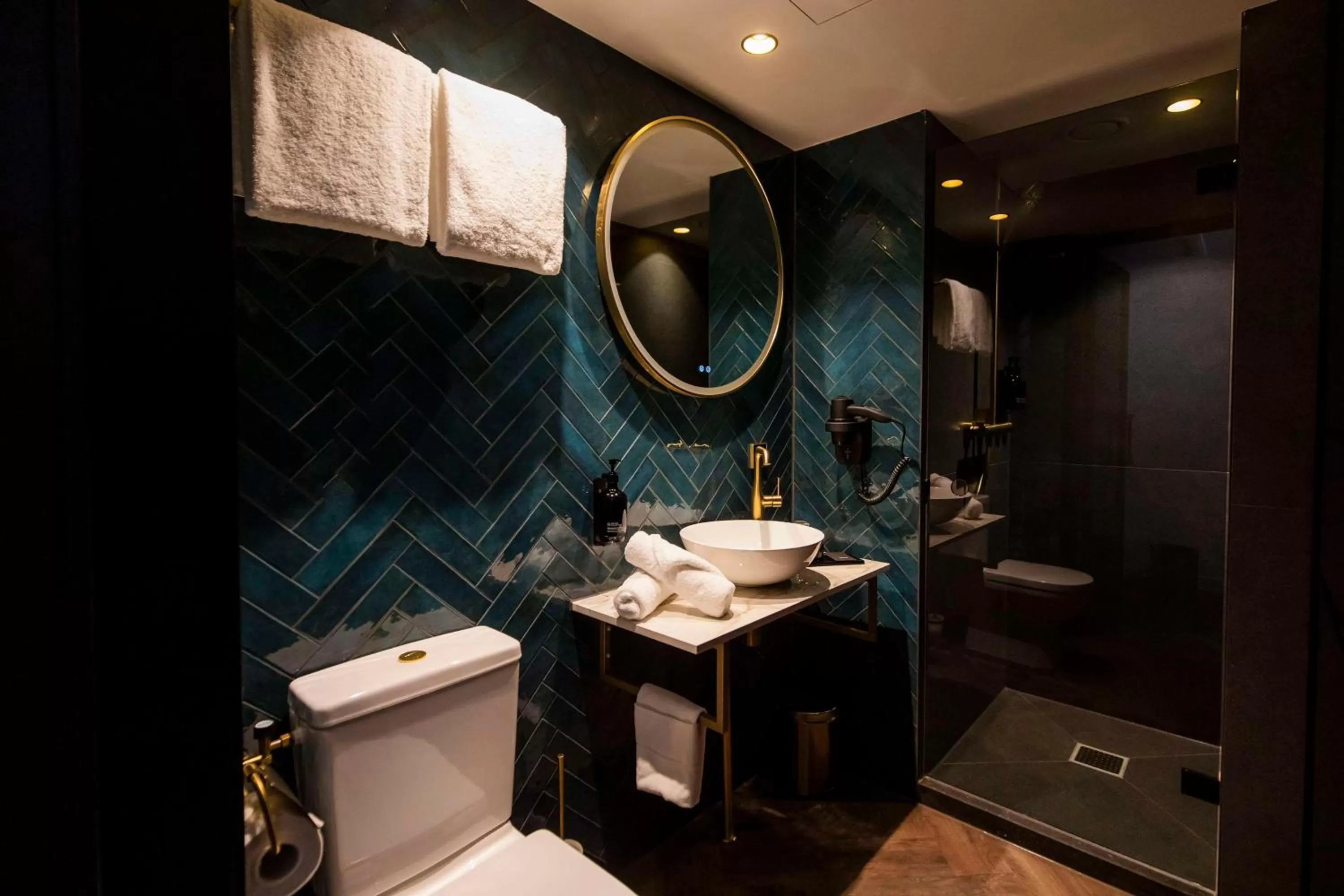 Bathroom in City Hotel Haarhuis, World Hotels Crafted Collection
