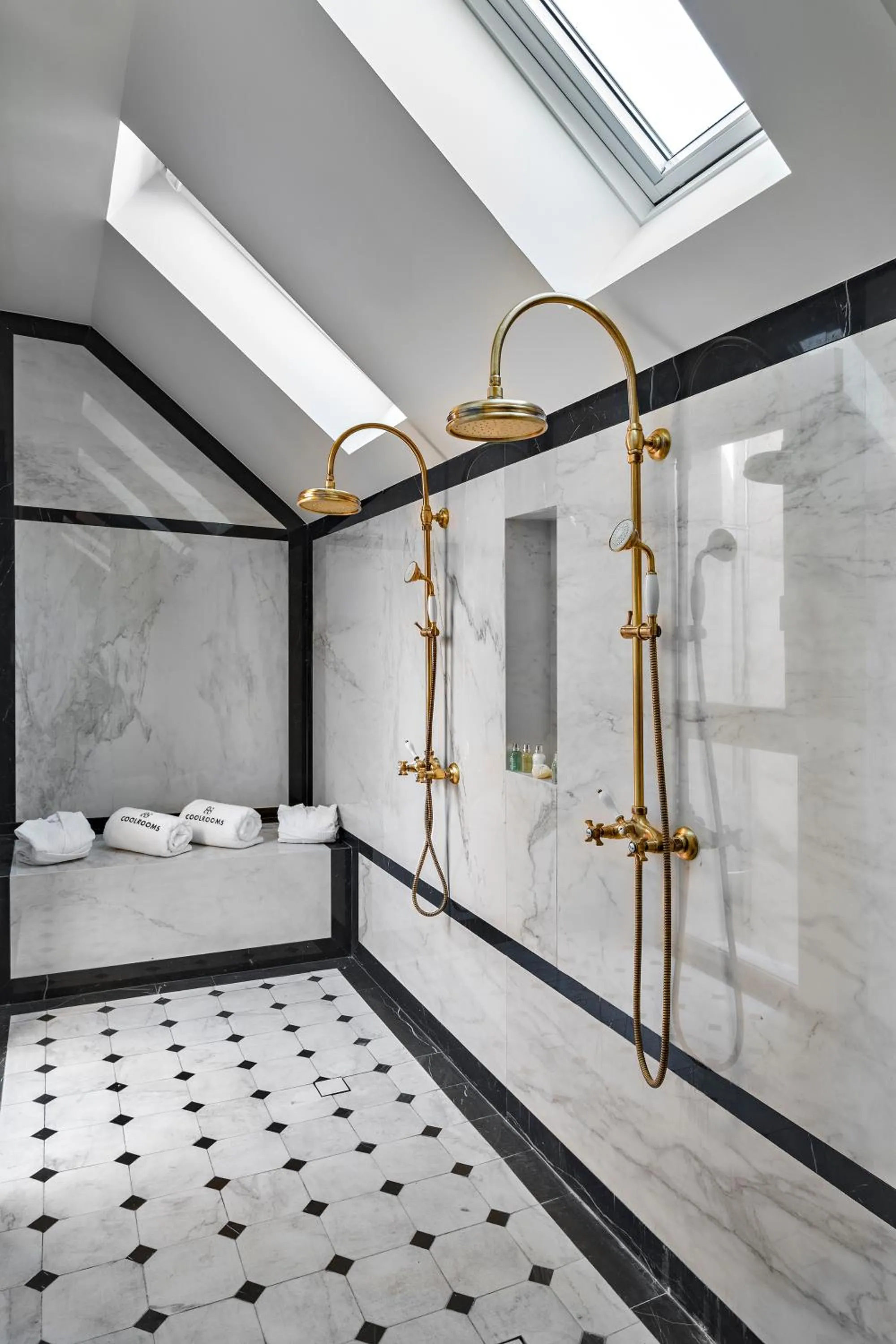 Bathroom, Bed in CoolRooms Palacio de Atocha