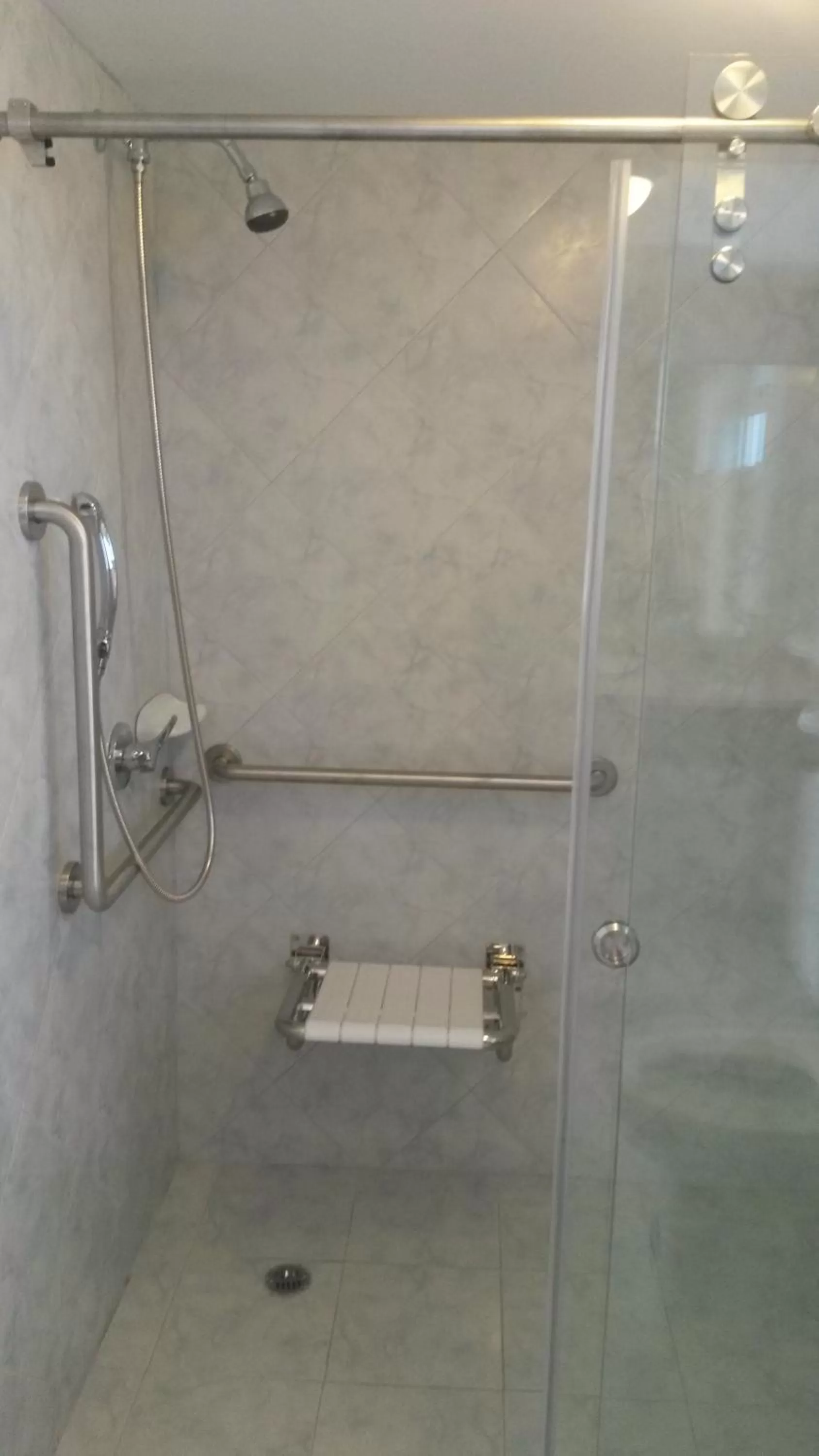 Facility for disabled guests, Bathroom in Hotel Ajavi