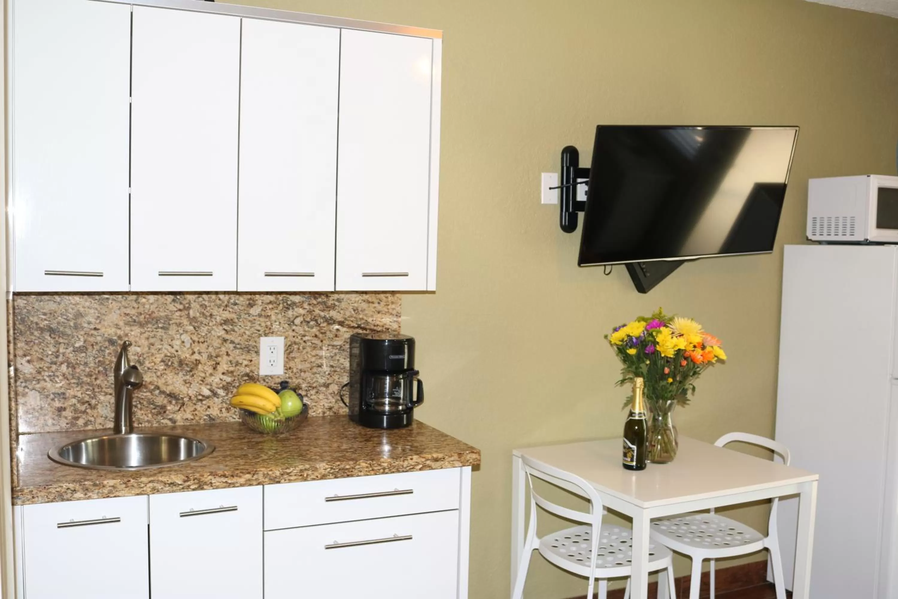 Kitchen or kitchenette in Ocean Drive Villas