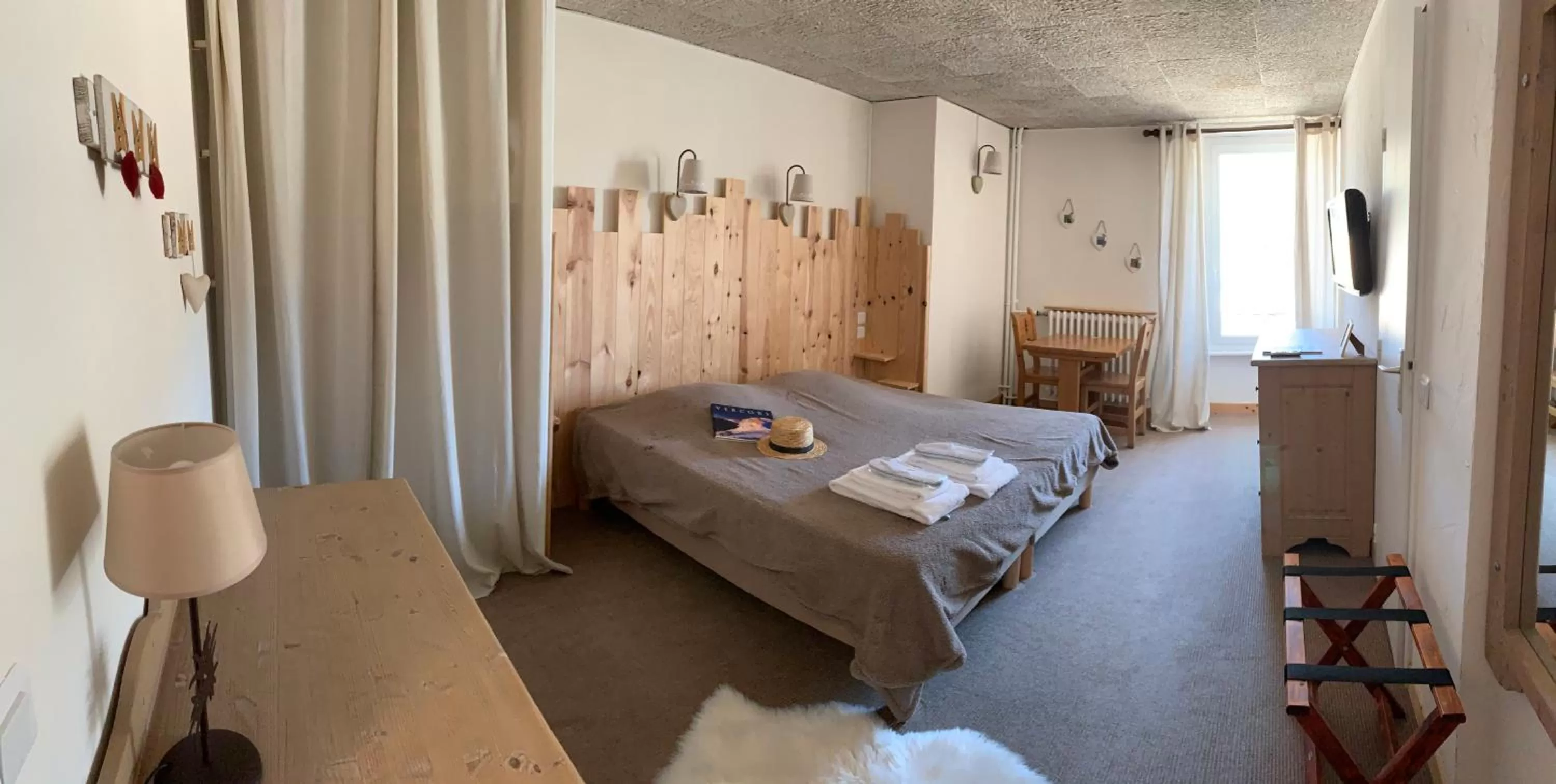 Property building in Hôtel Le Dauphin