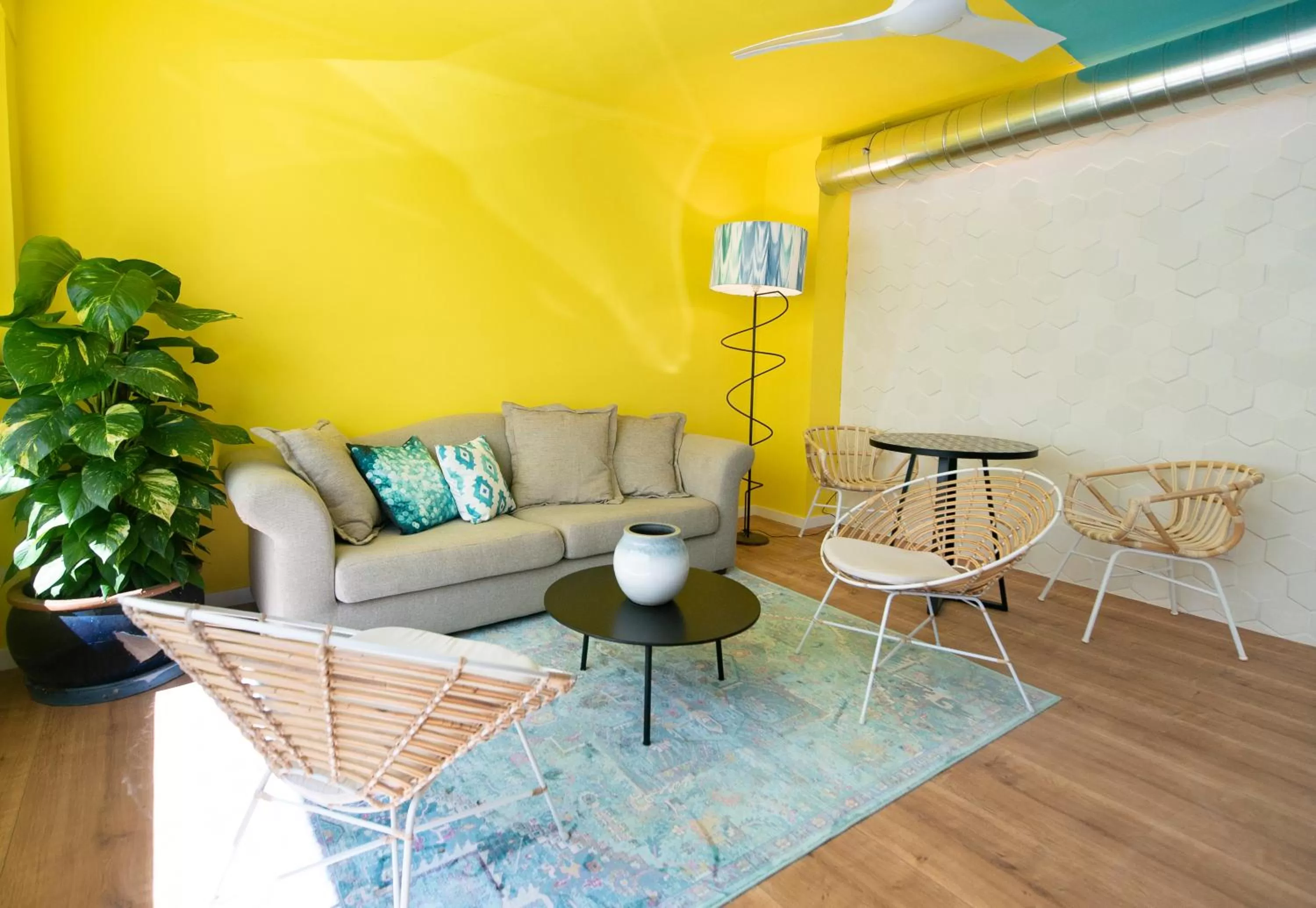 Communal lounge/ TV room in Hostal Blanca