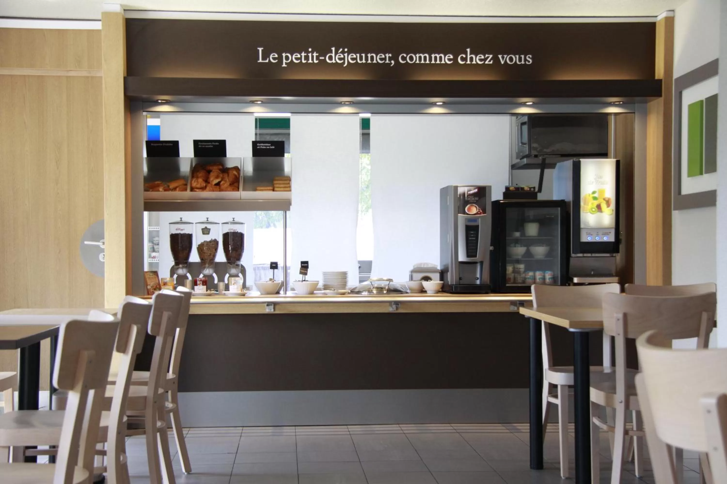 Buffet breakfast in Hotel Inn design Vierzon
