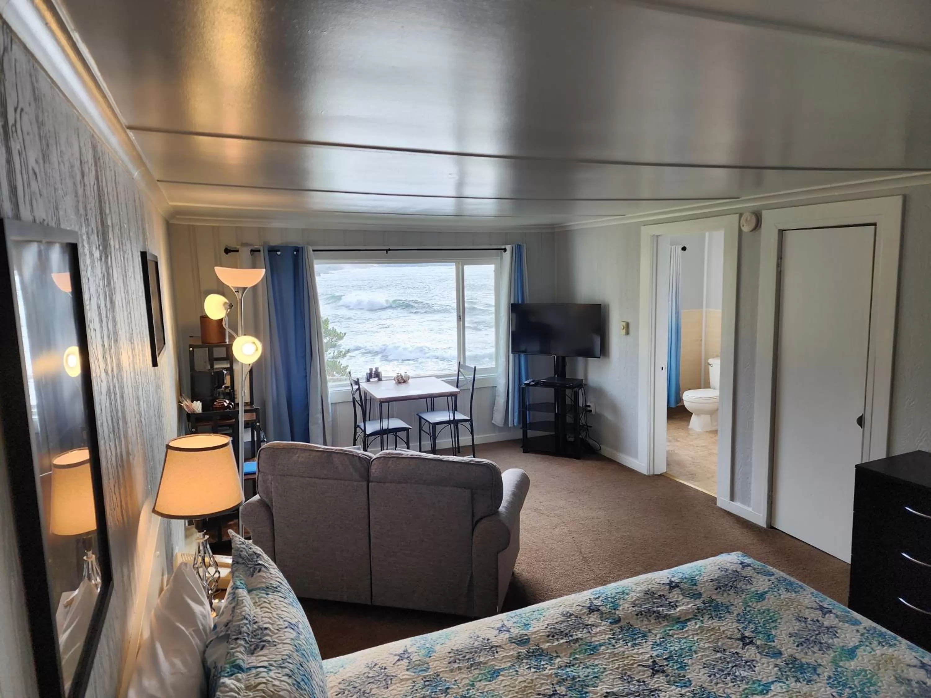 Bed in Inn at Arch Rock