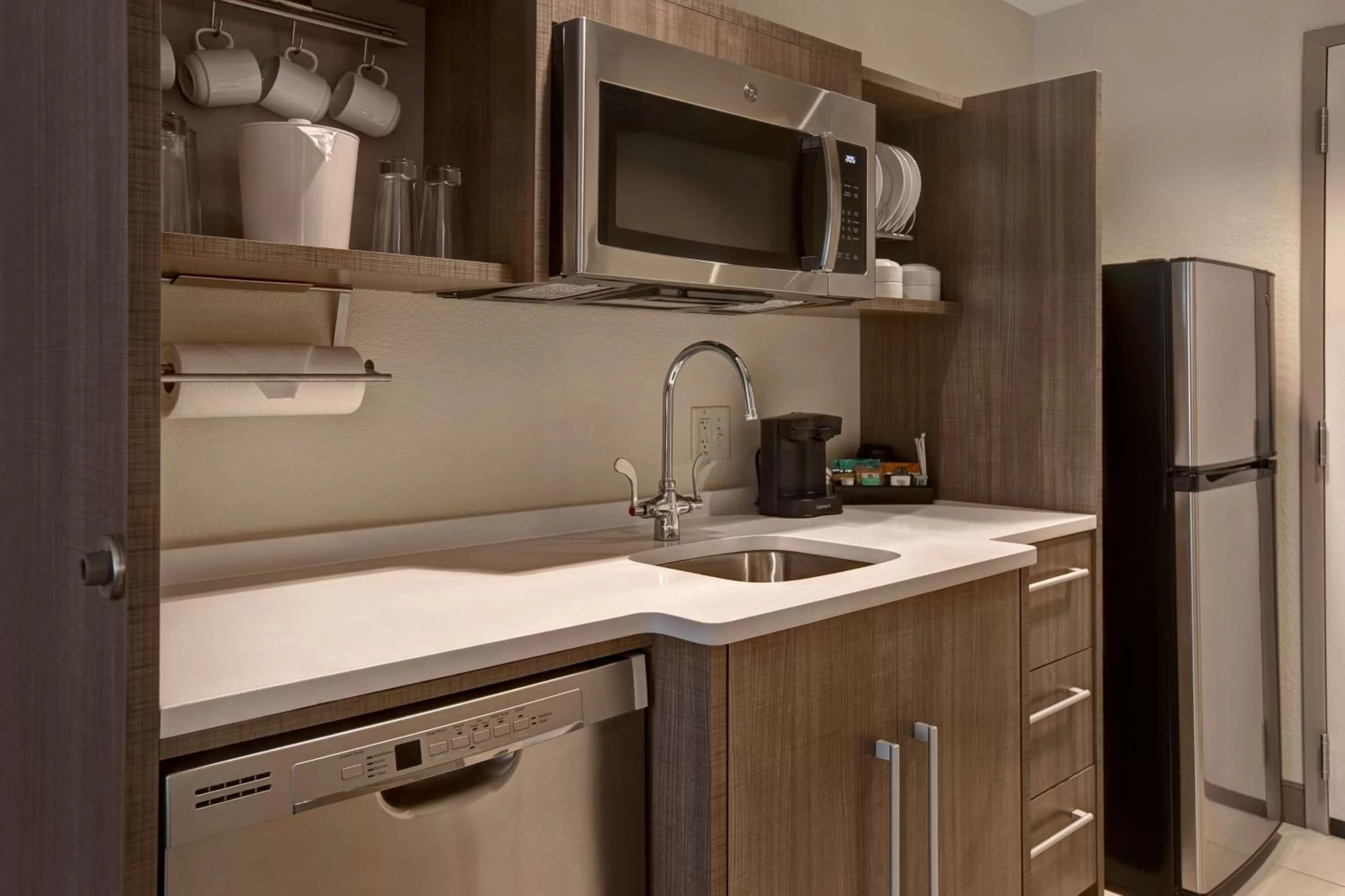 Kitchen or kitchenette in Home2 Suites By Hilton San Antonio on the Riverwalk