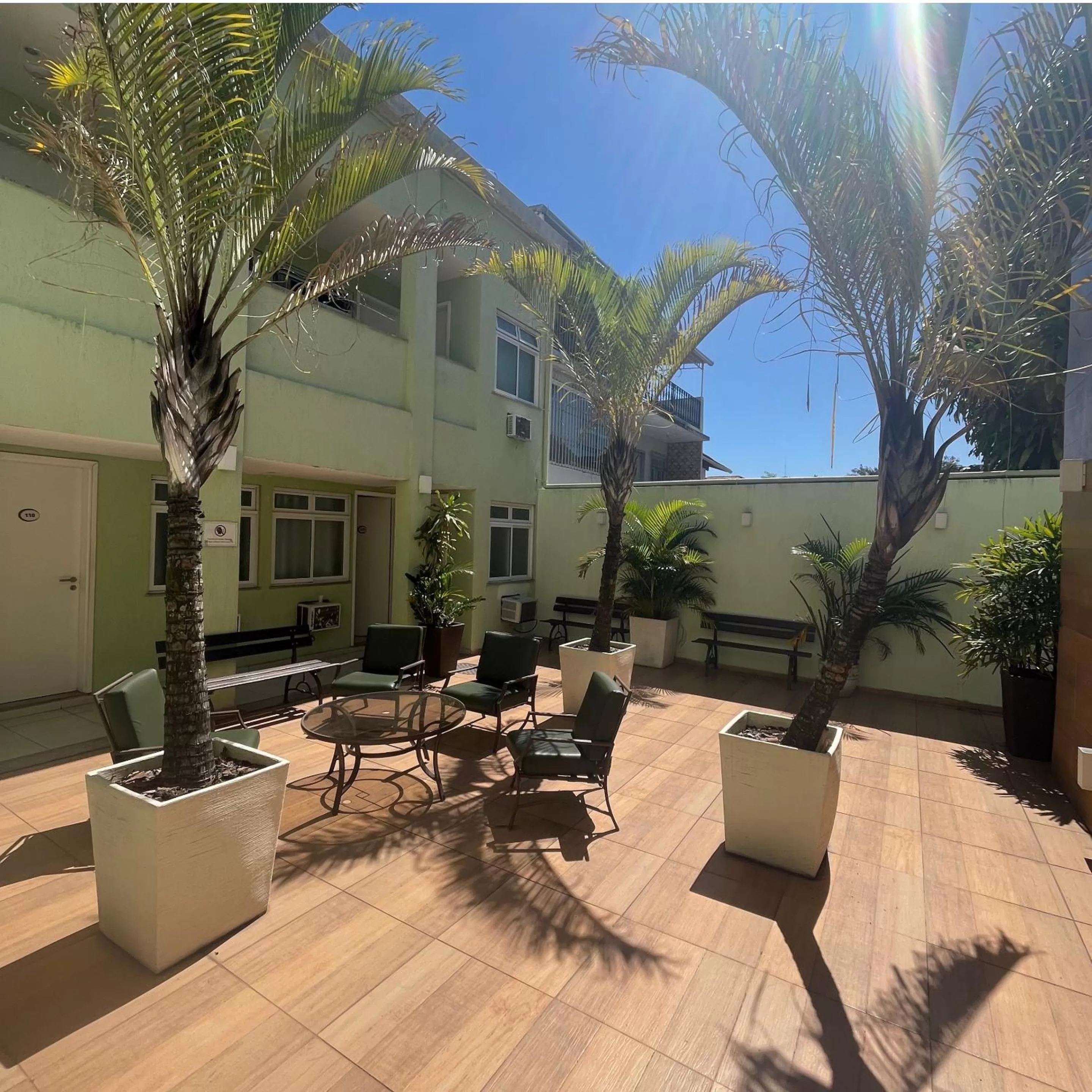 Seating area in Hotel Cantareira
