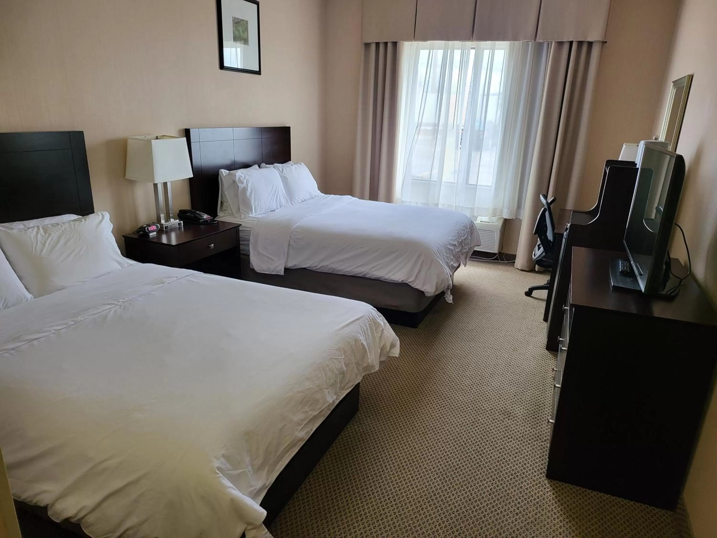 Photo of the whole room, Bed in Holiday Inn Express Hotel & Suites Tipp City by IHG