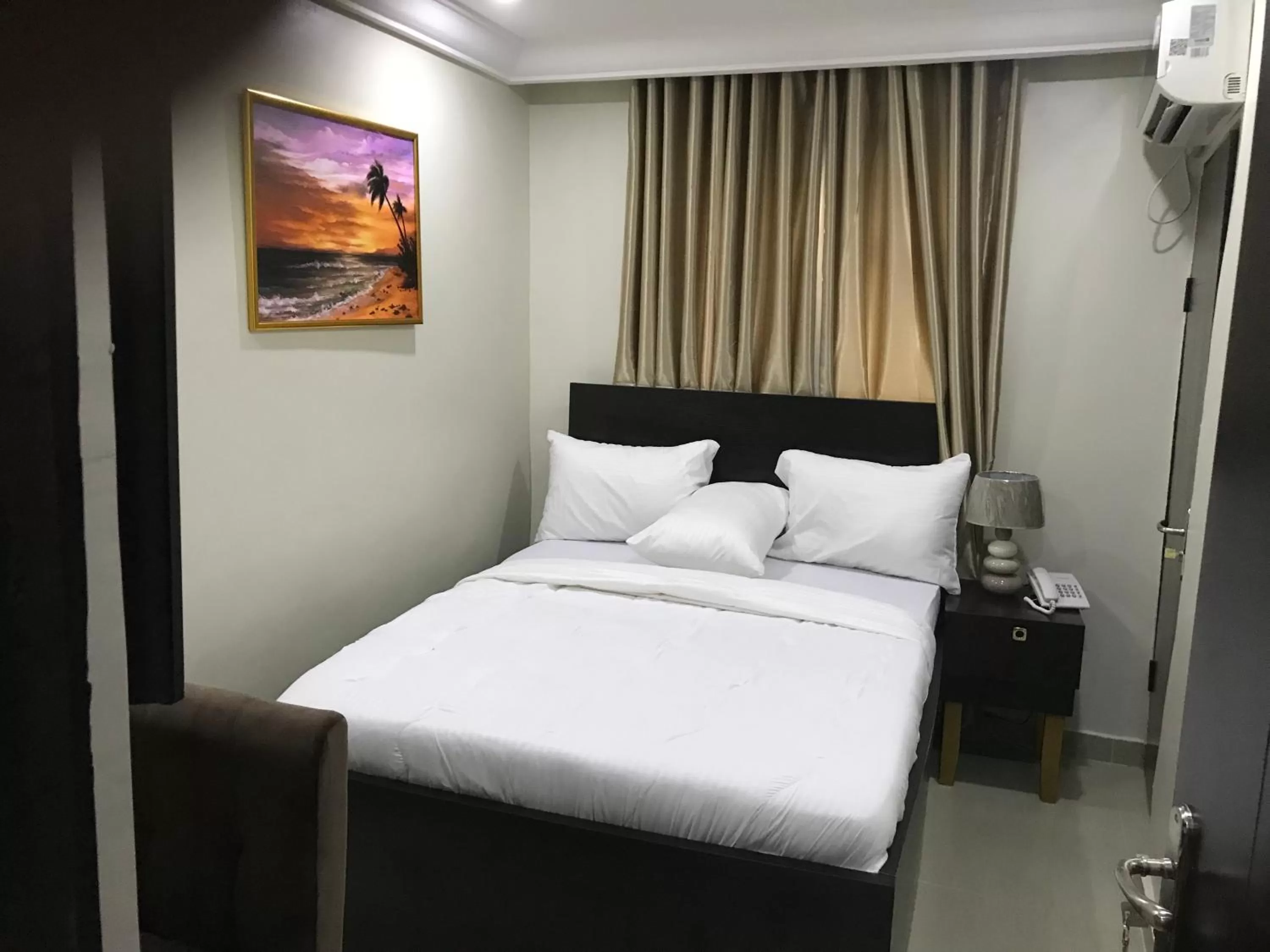 Bed in Choice Suites II