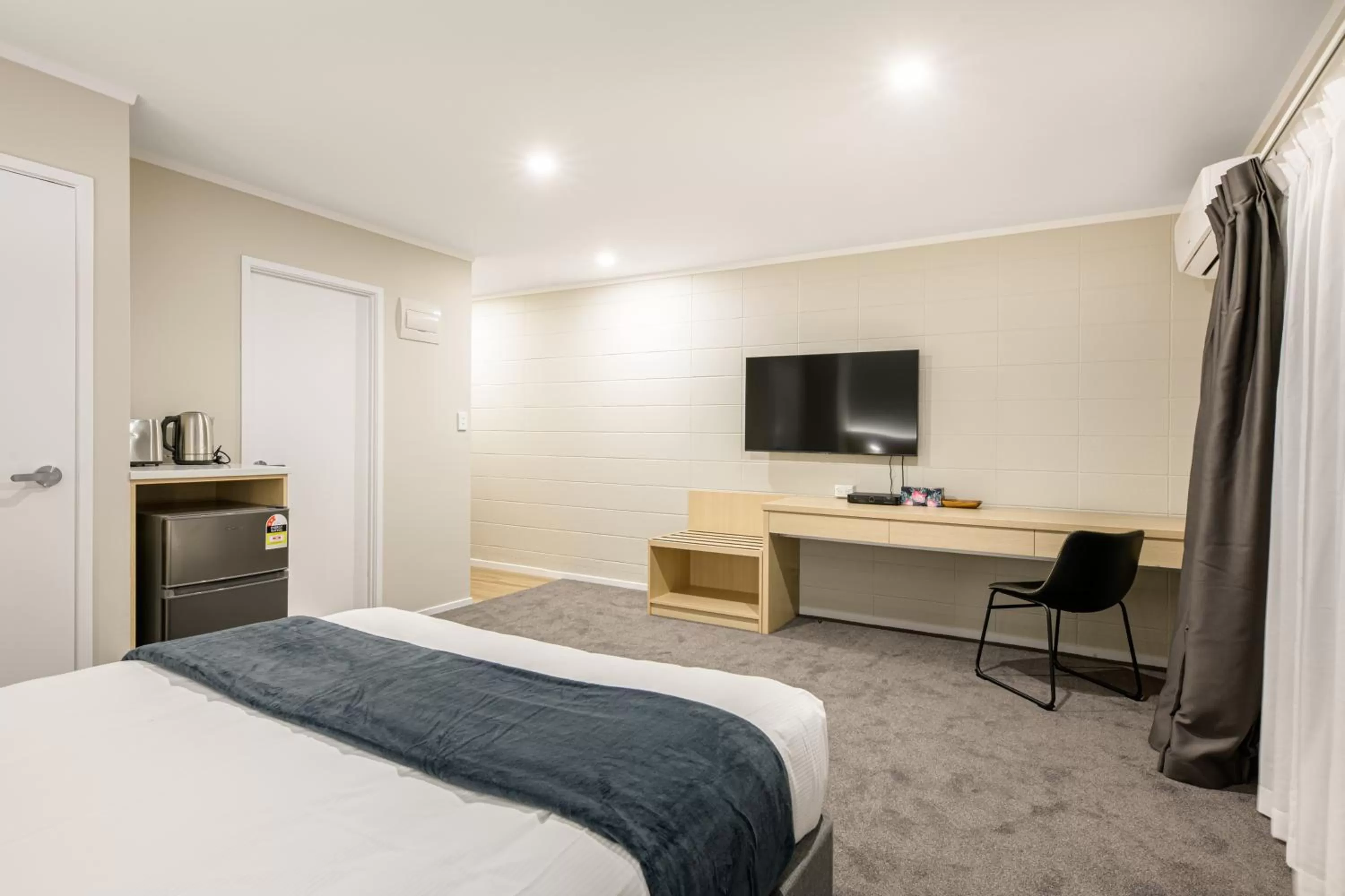 Bedroom, Bed in Takapuna International Motor Lodge