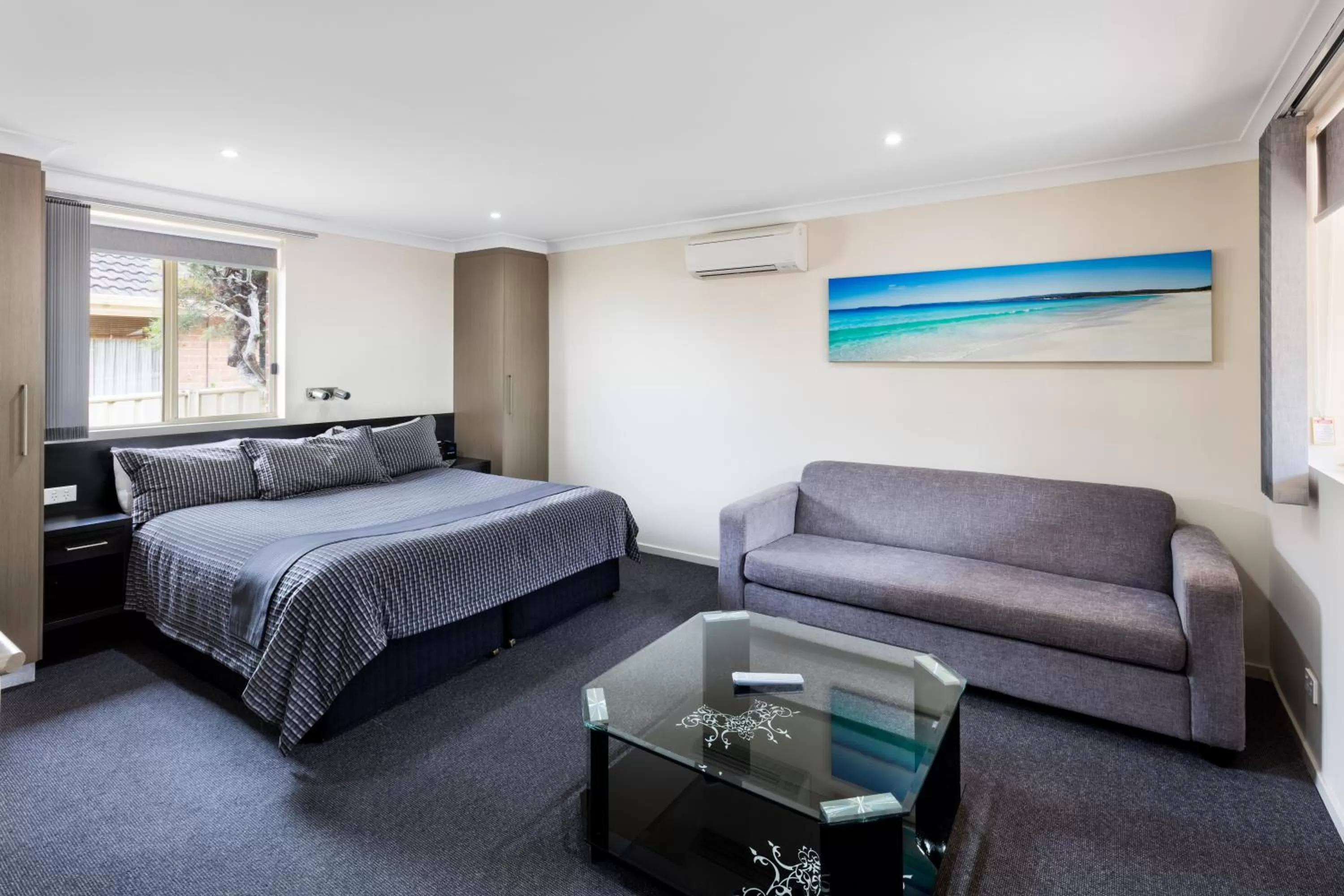 Living room, Bed in Dolphin Shores