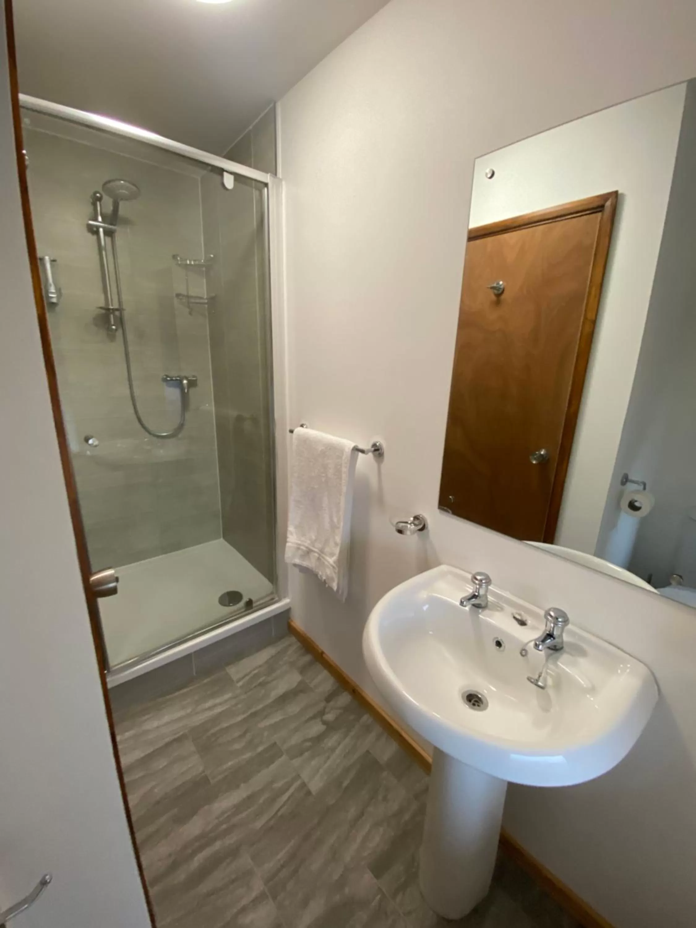 Shower, Bathroom in The Crossroads Inn