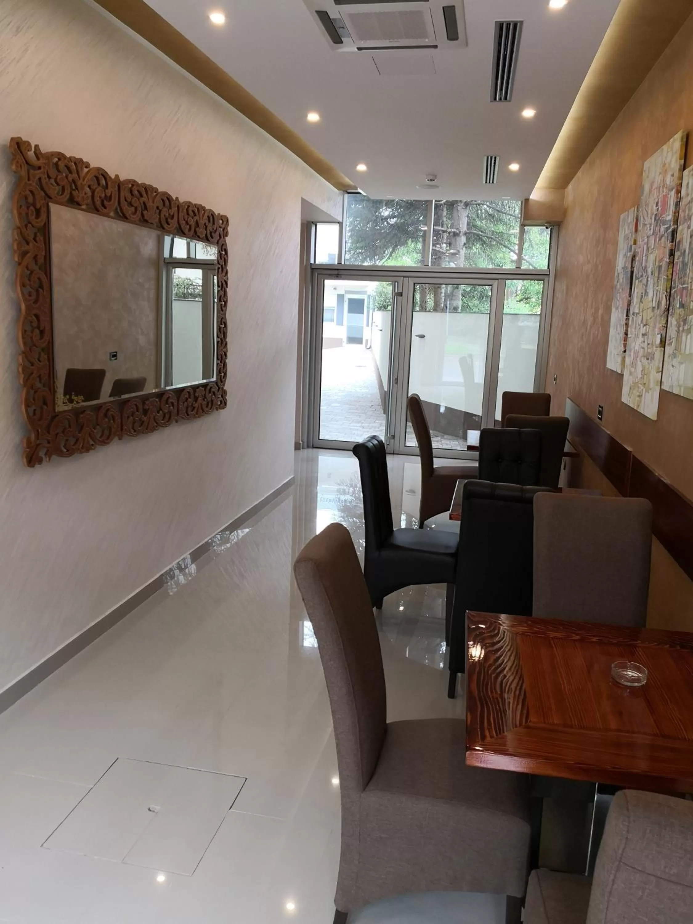 Restaurant/places to eat in Konak Kutko