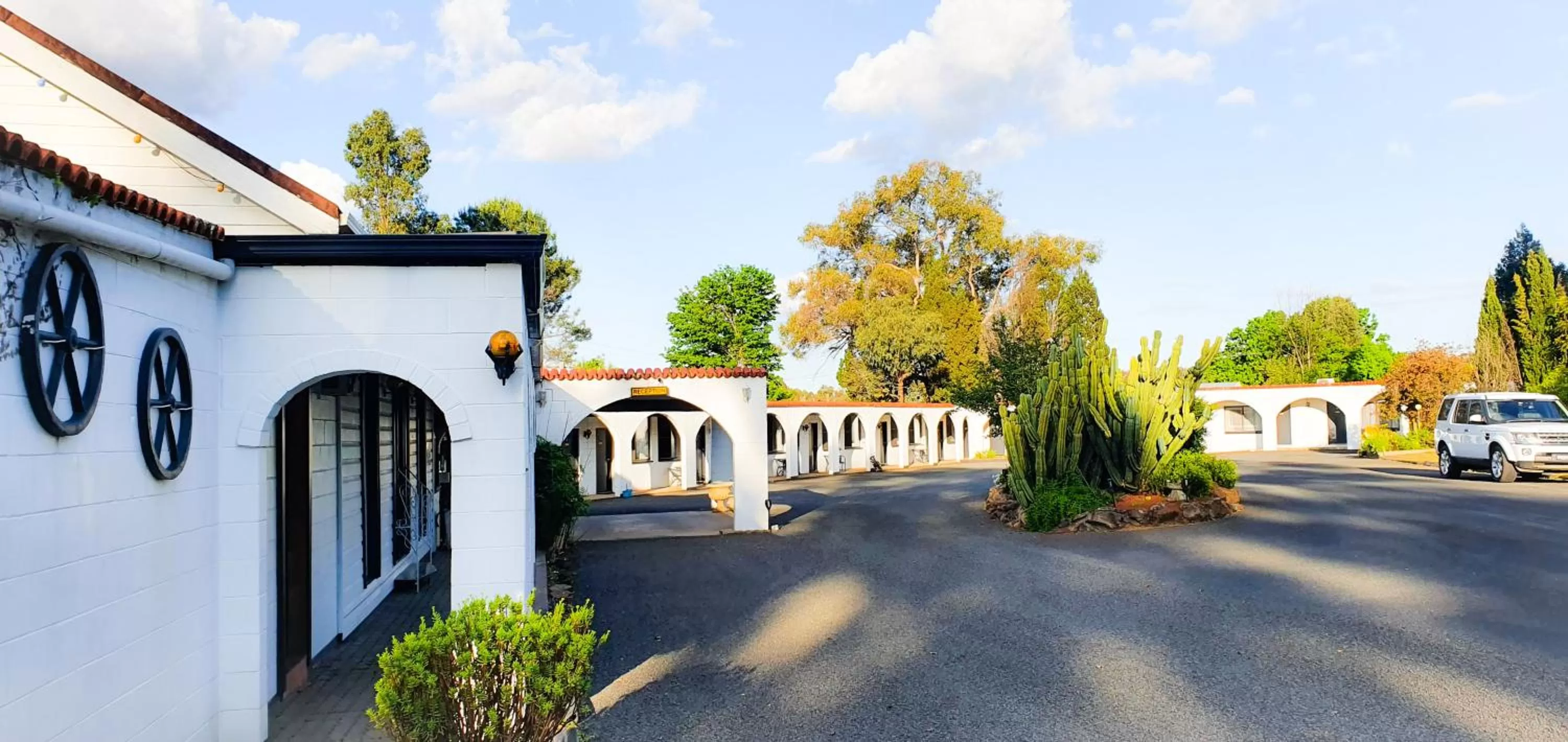 Property building in Azalea Motel