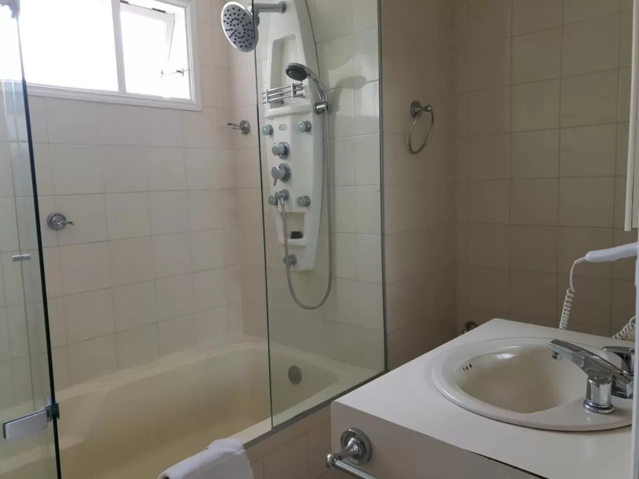 Shower, Bathroom in Hotel Casa Madero