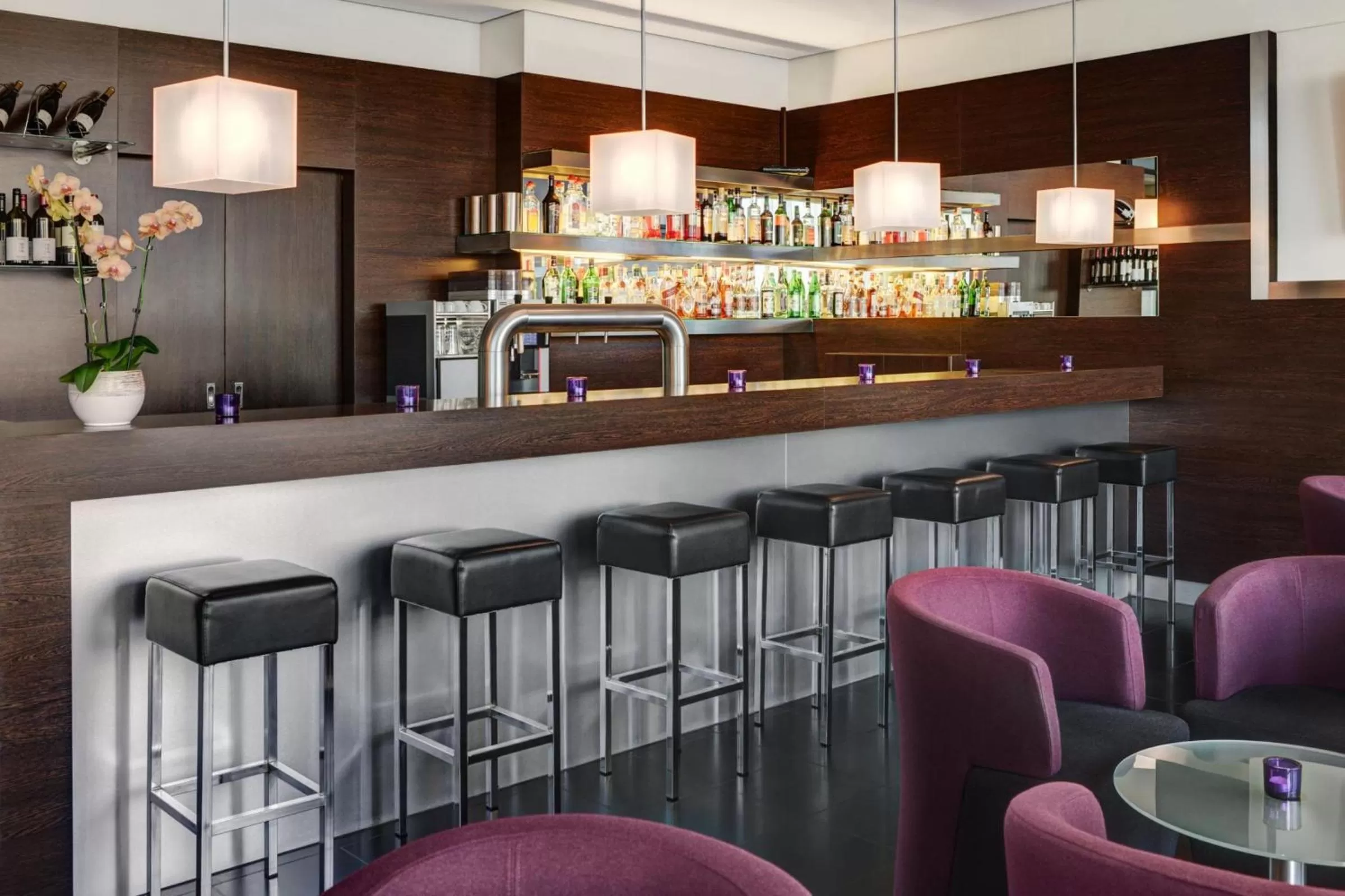 Lounge or bar in IntercityHotel Hamburg Hauptbahnhof