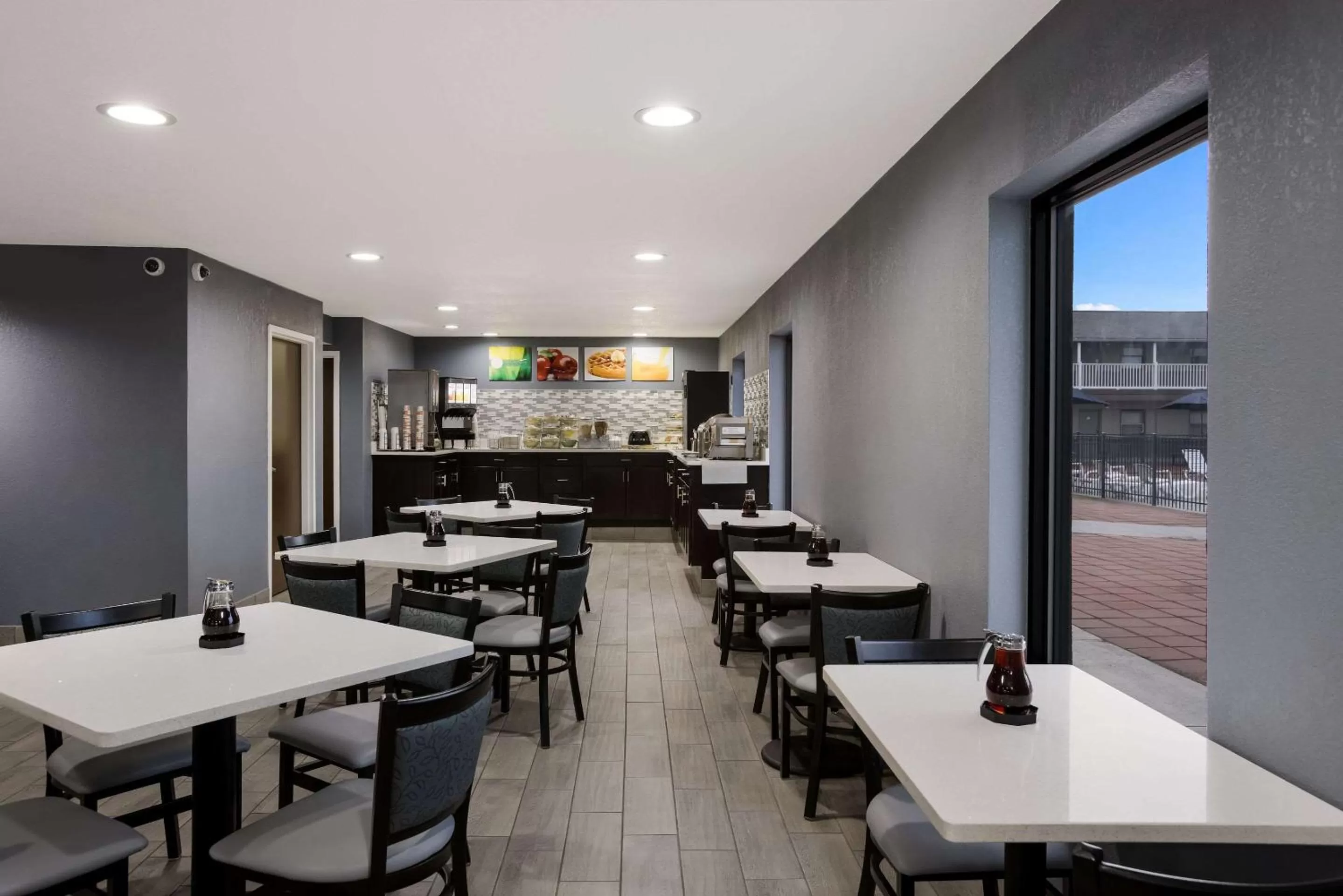 Breakfast in Quality Inn & Suites Big Rapids near University