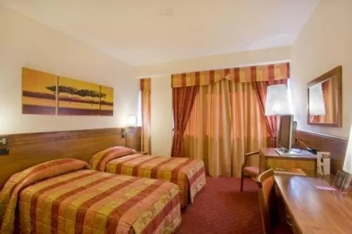 Photo of the whole room, Bed in Hotel Master