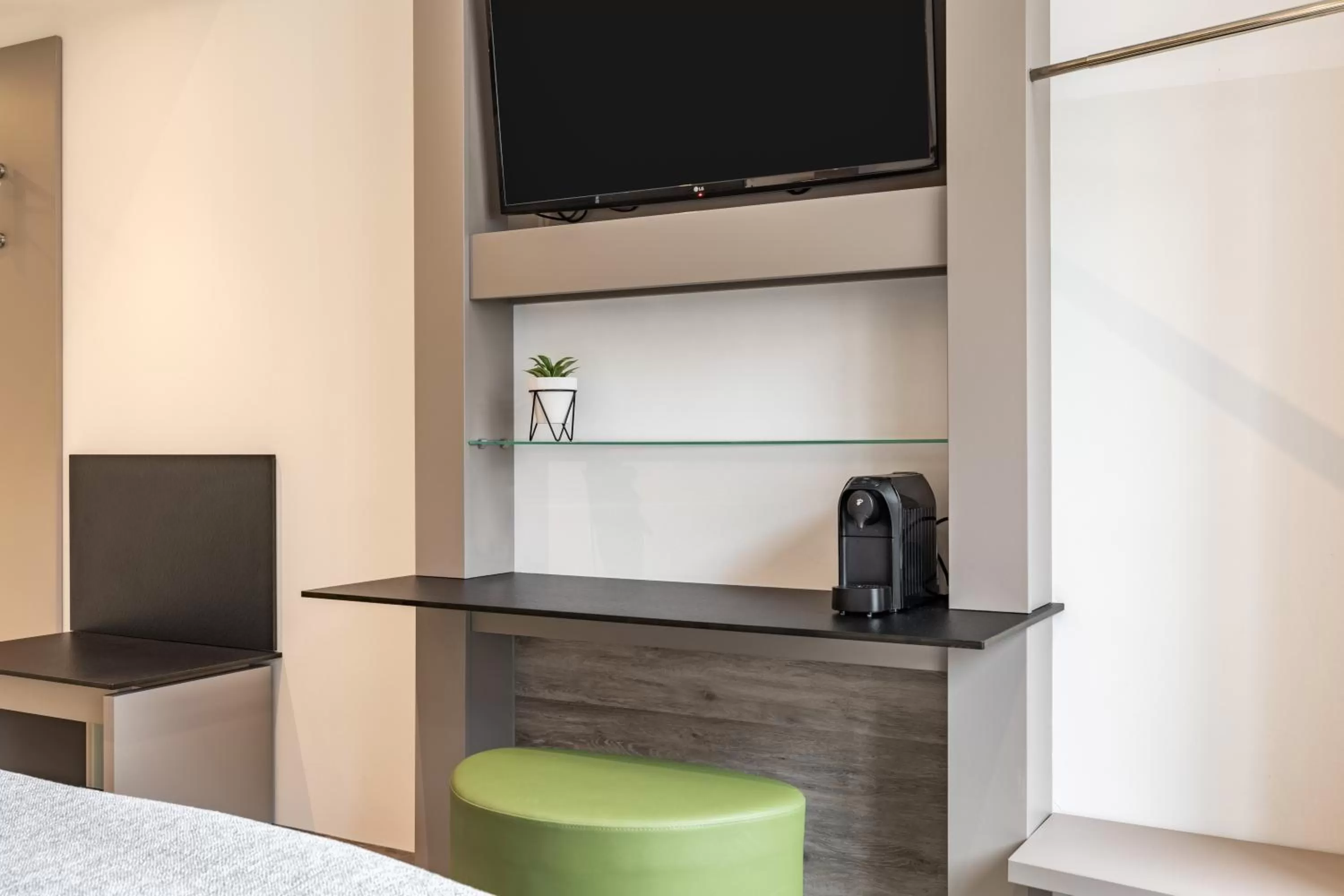 TV and multimedia in Garner Hotel Bremen City by IHG