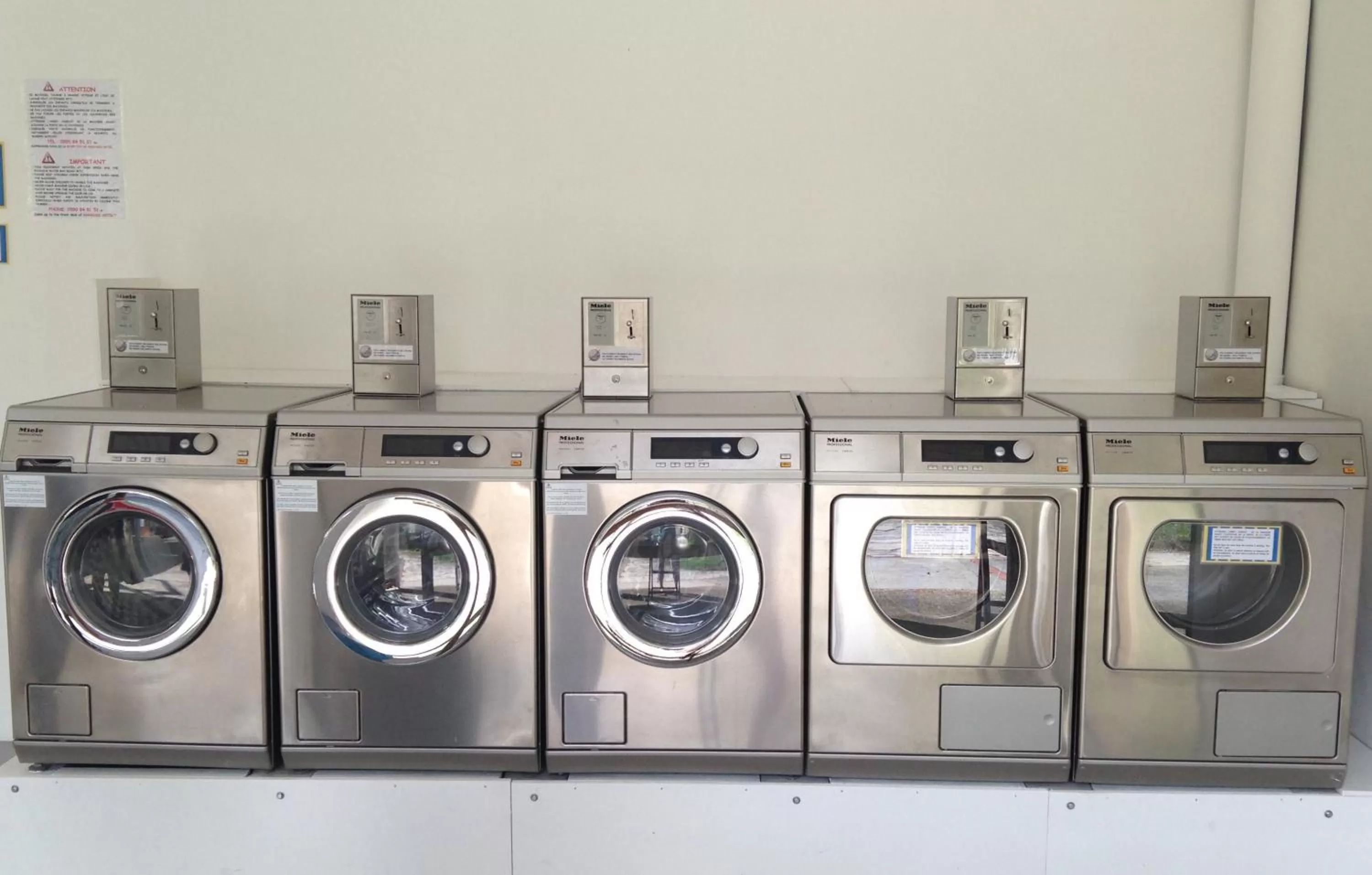washing machine in Karaibes Residence