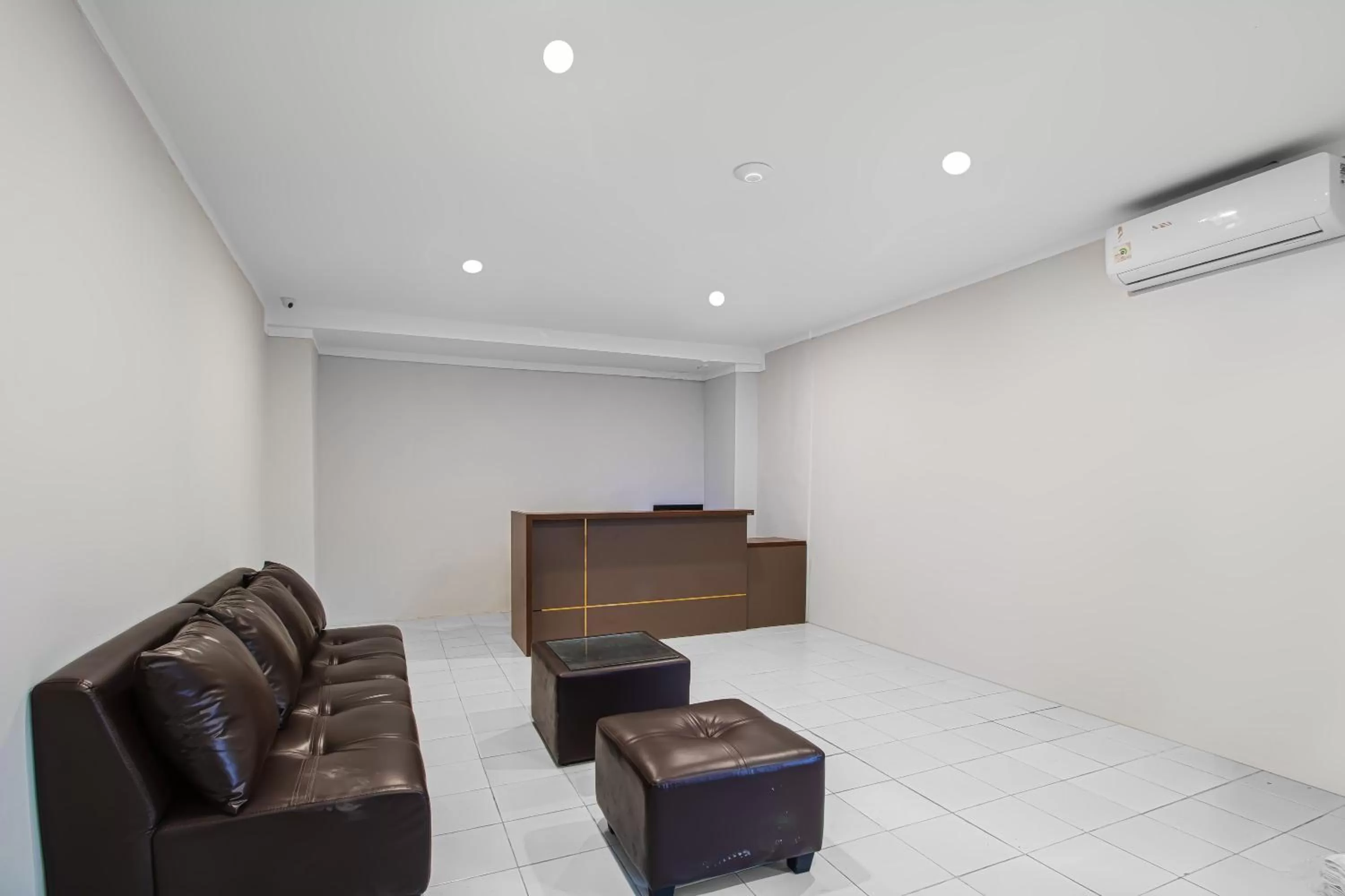 Lobby or reception in Urban24 Syariah Depok