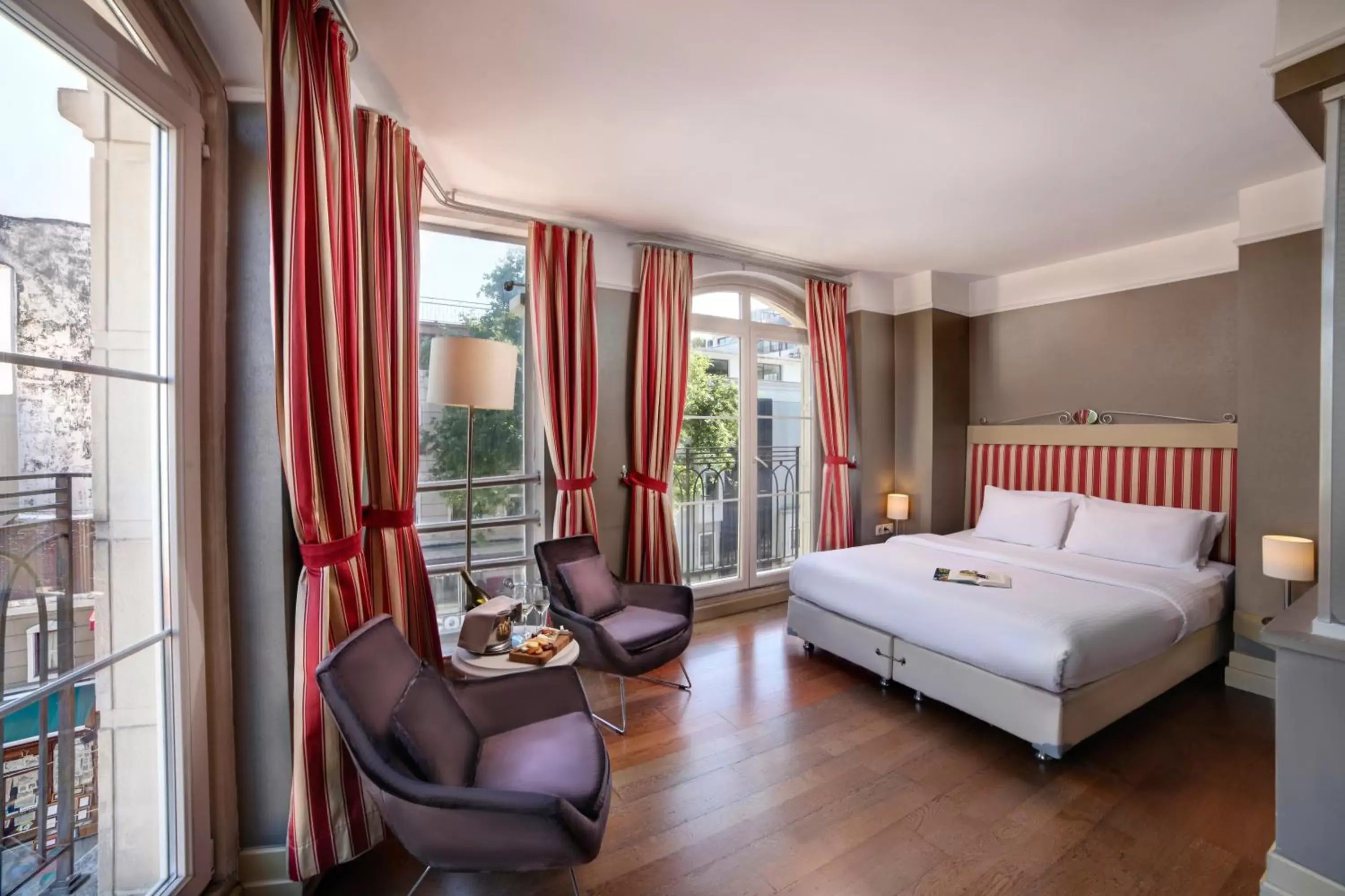 Corner Suite in Faros Hotel Old City - Special Category Corner Suite in Faros Hotel Old City - Special Category