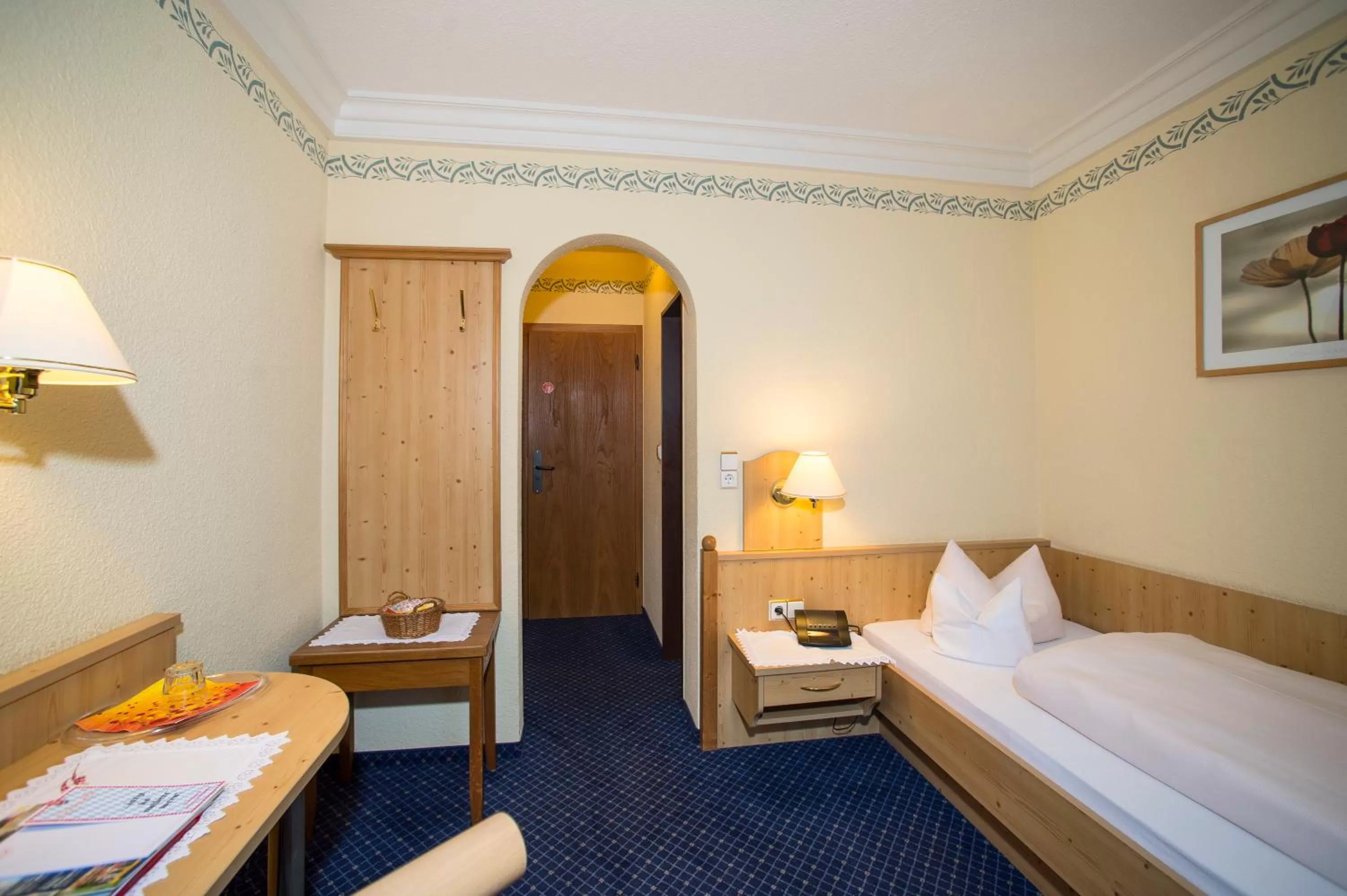 Bedroom, Bed in Aktivhotel & Gasthof Schmelz Ihr familienfreundliches Urlaubs Hotel mit Wellness Almsauna ab Februar Chiemgau Karte