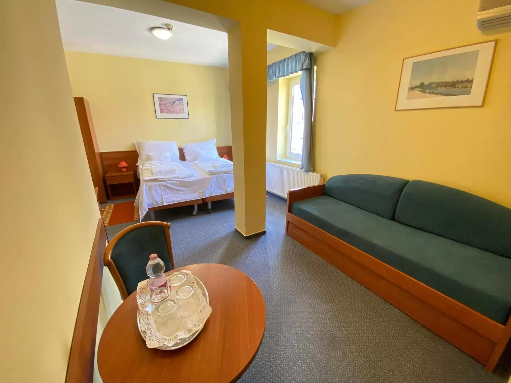 Quadruple Room in Tisza Alfa Hotel Quadruple Room in Tisza Alfa Hotel