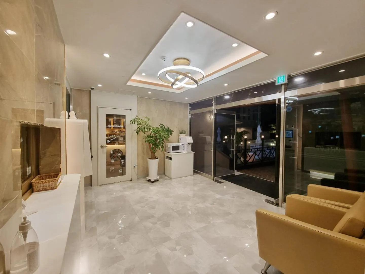 Lobby or reception in Trevi Hotel