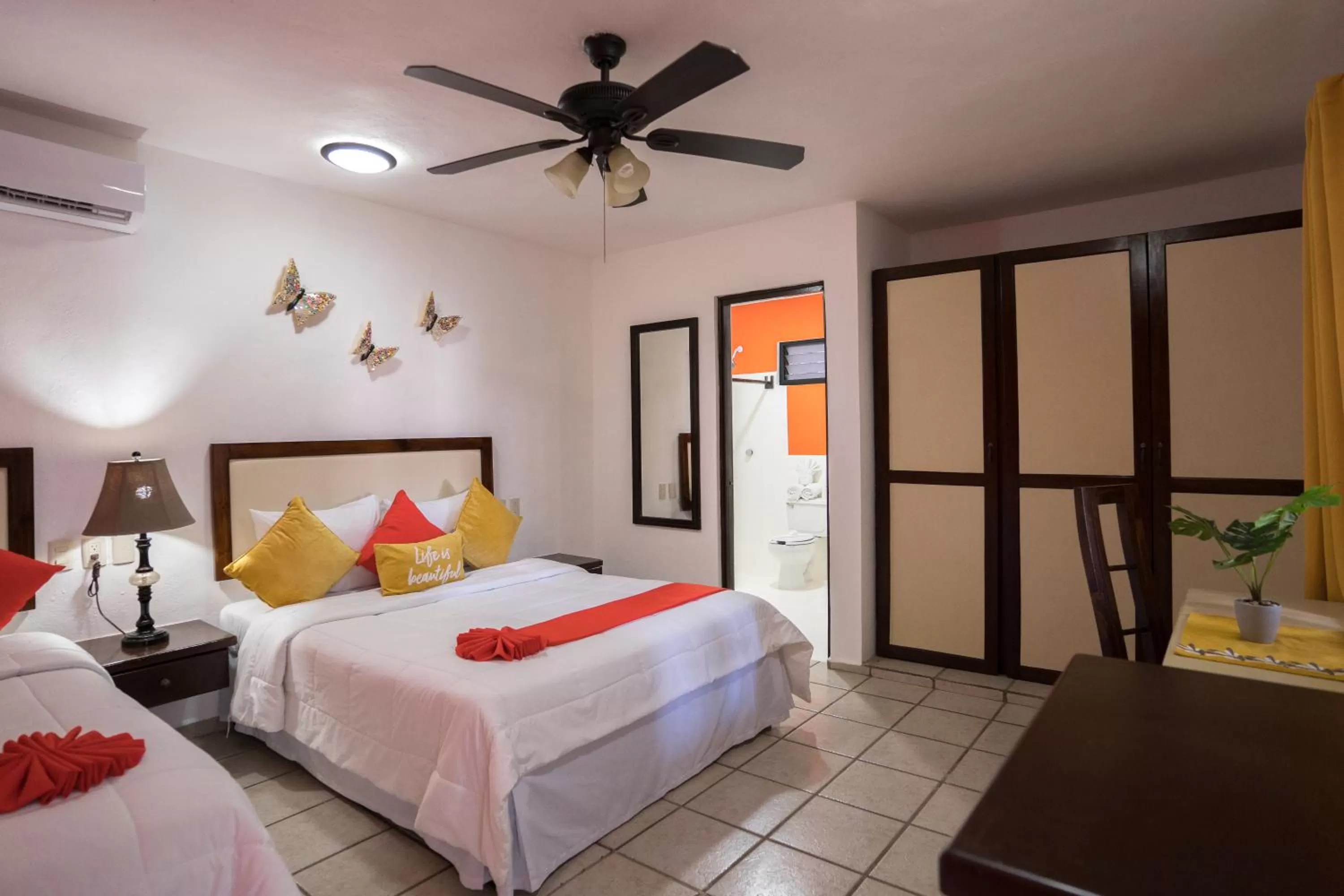 Photo of the whole room, Bed in Posada Mariposa Boutique Hotel - 5th Avenue