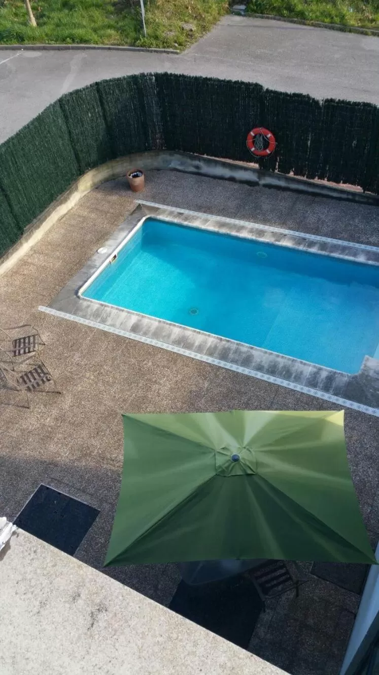 Swimming pool in Puerta de Santillana