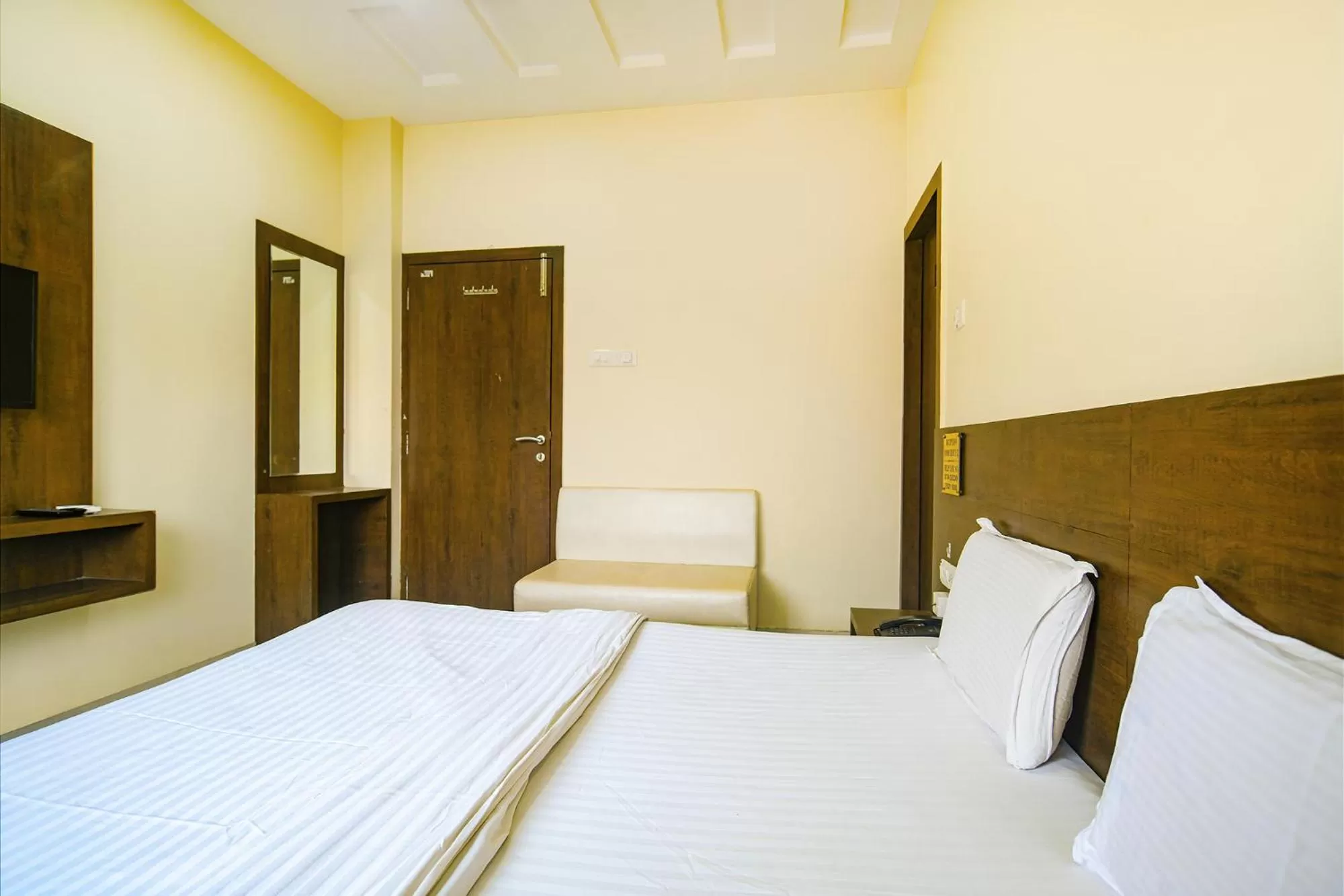Bed in FabHotel Satyug Jaisinghpura