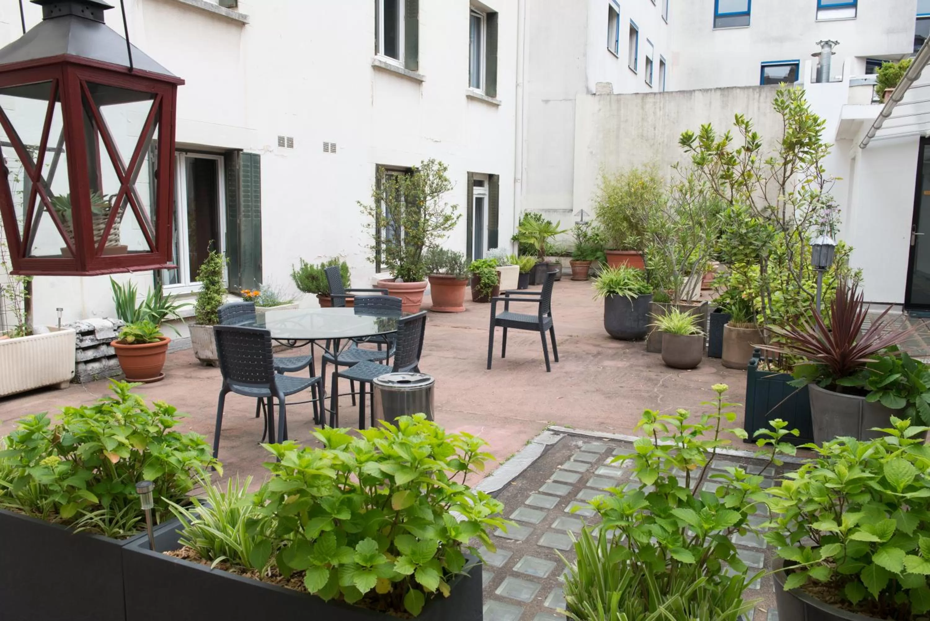 Patio in OLDEGAR Hôtel