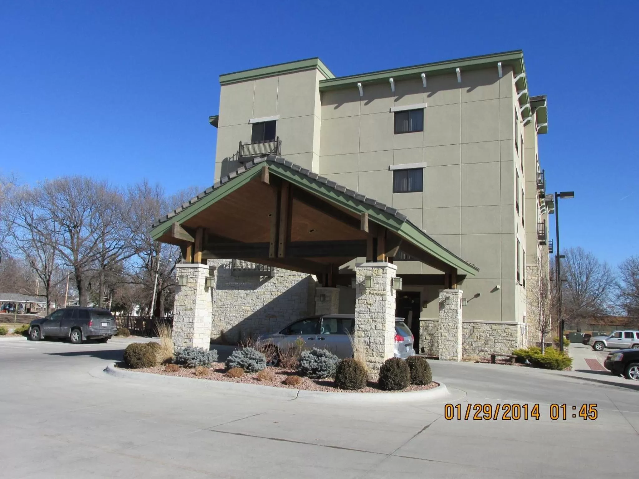 Property building in Parkwood Inn & Suites