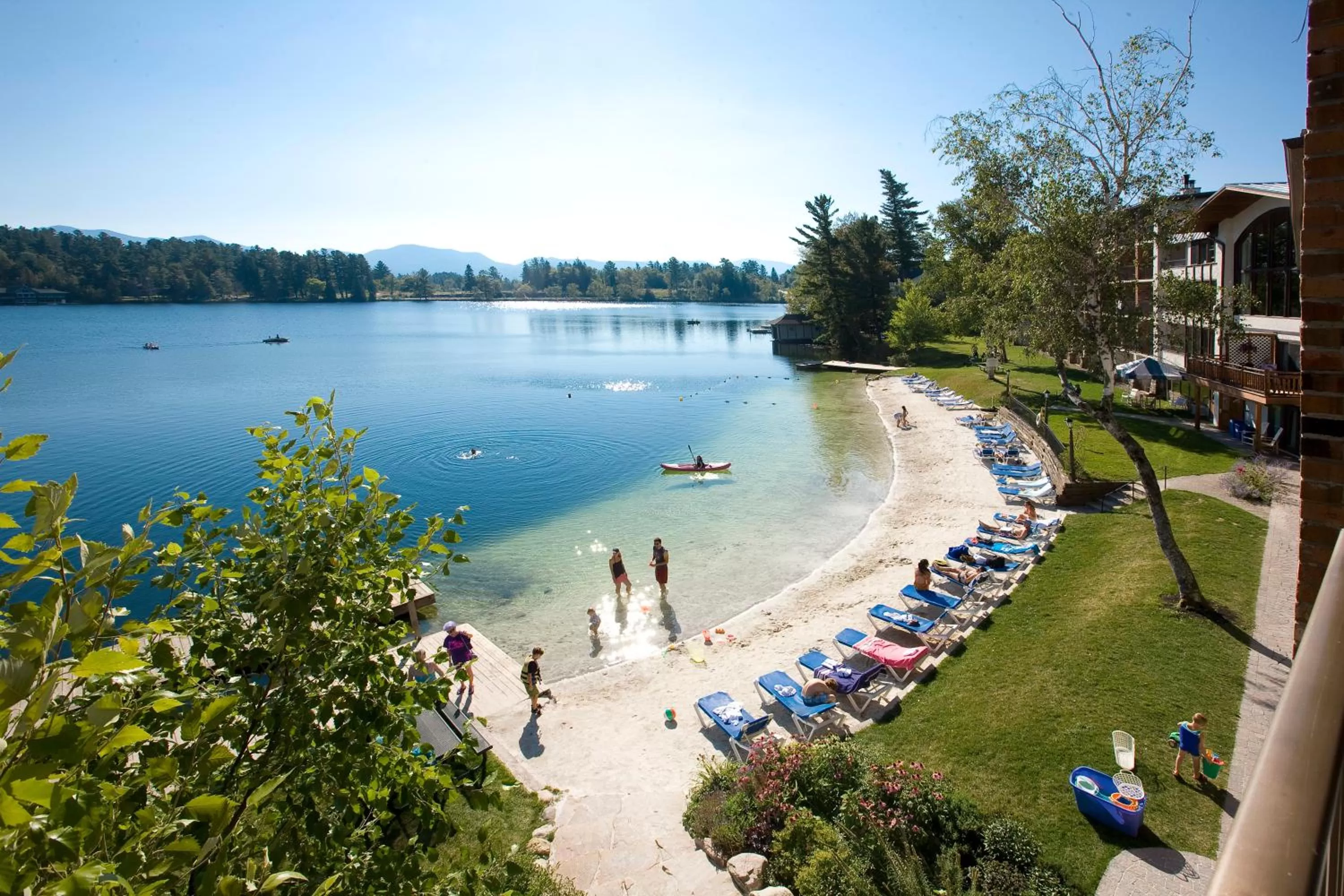 Village Side King Room in Golden Arrow Lakeside Resort