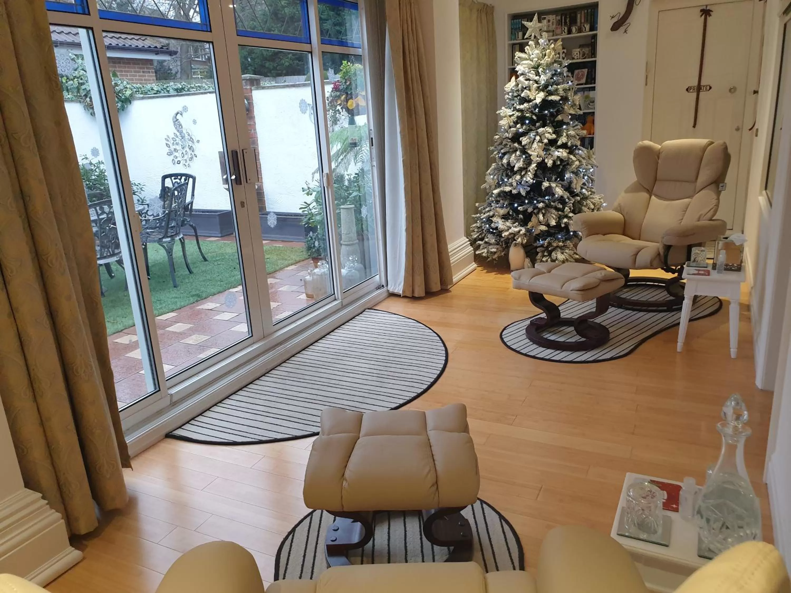 Seating area in Best Area Close to Leeds Centre