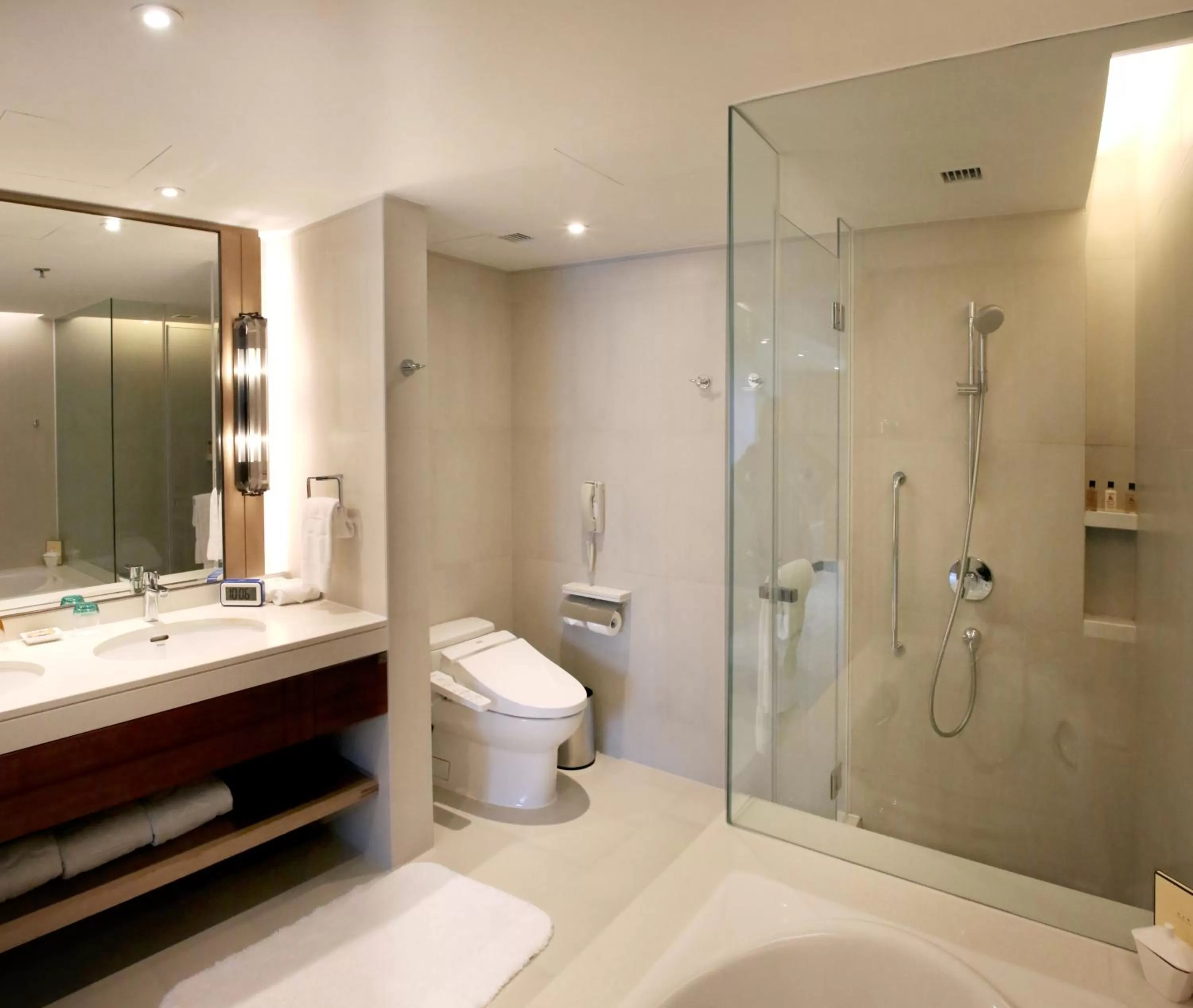 Bathroom in Shangri-La Qingdao