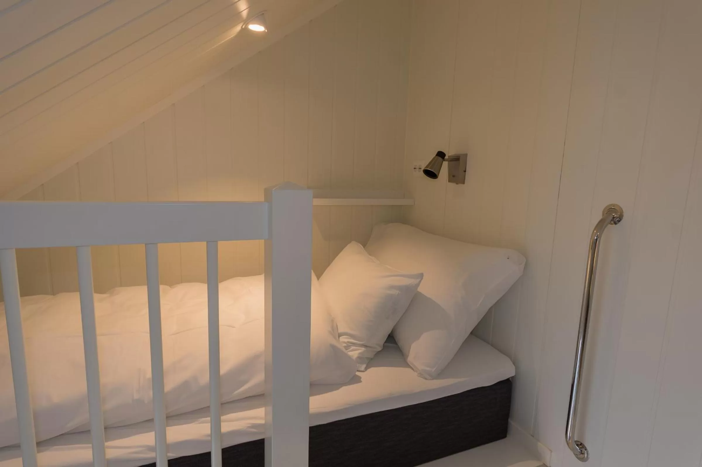 Bed in Krøgeneslåven Microtel