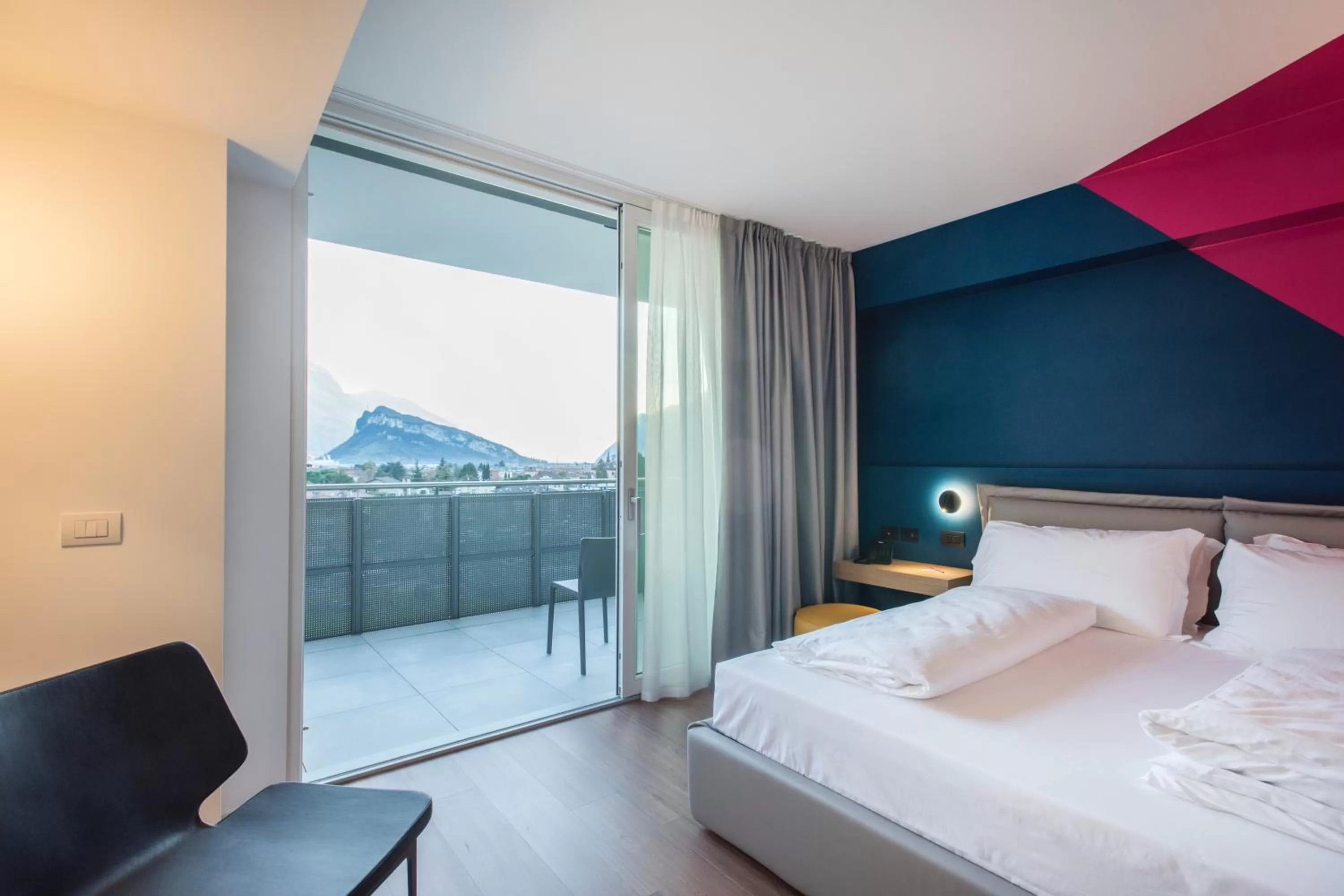 Living room, Bed in HOODY ACTIVE & HAPPINESS HOTEL